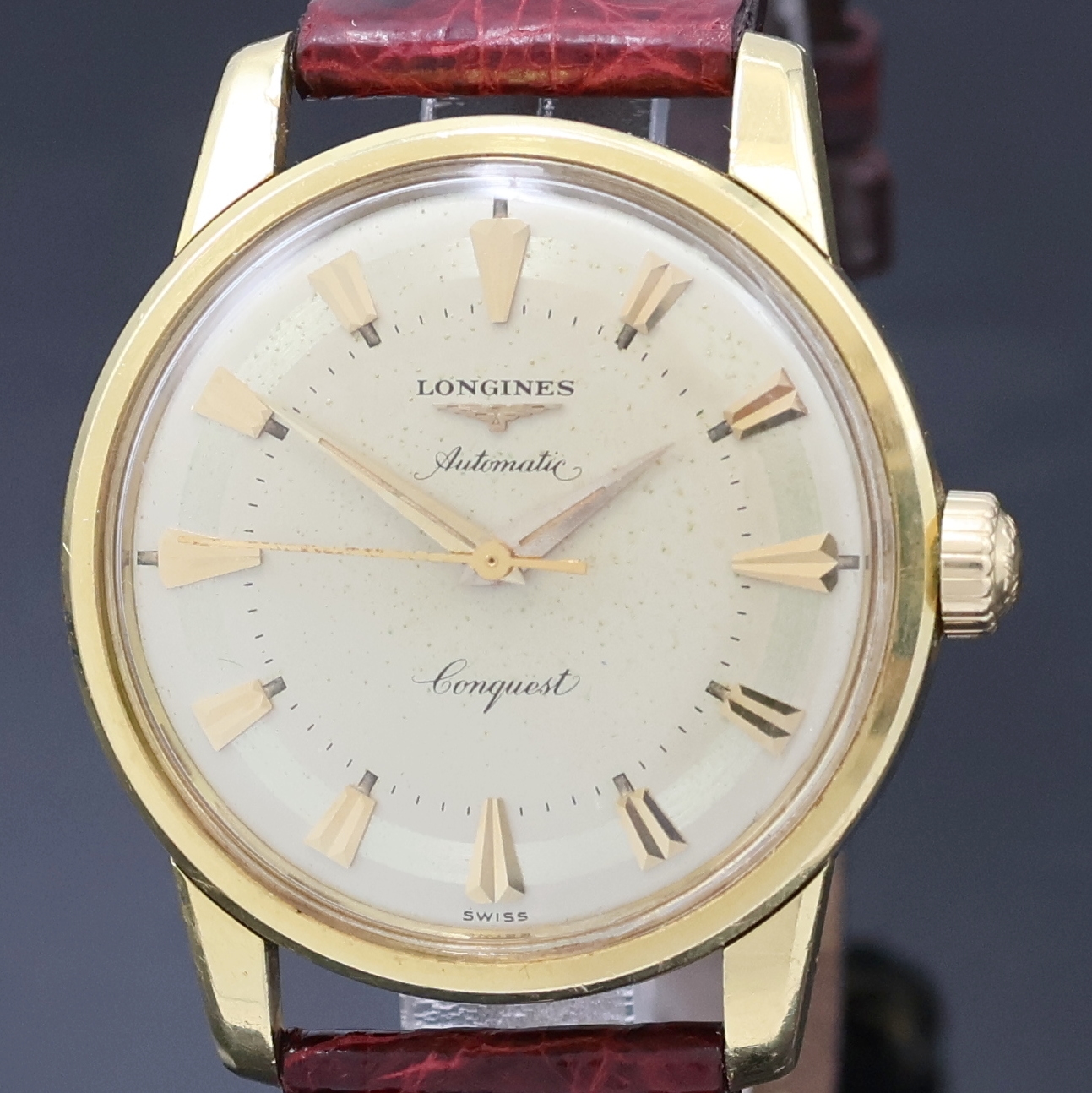 Detail a: LONGINES Conquest Armbanduhr in GG 750/000 Referenz 9001, Schweiz um 1958, Automatik, Boden m. Emailplakette verschr., orig. Krone, silb. Zifferbl. ...