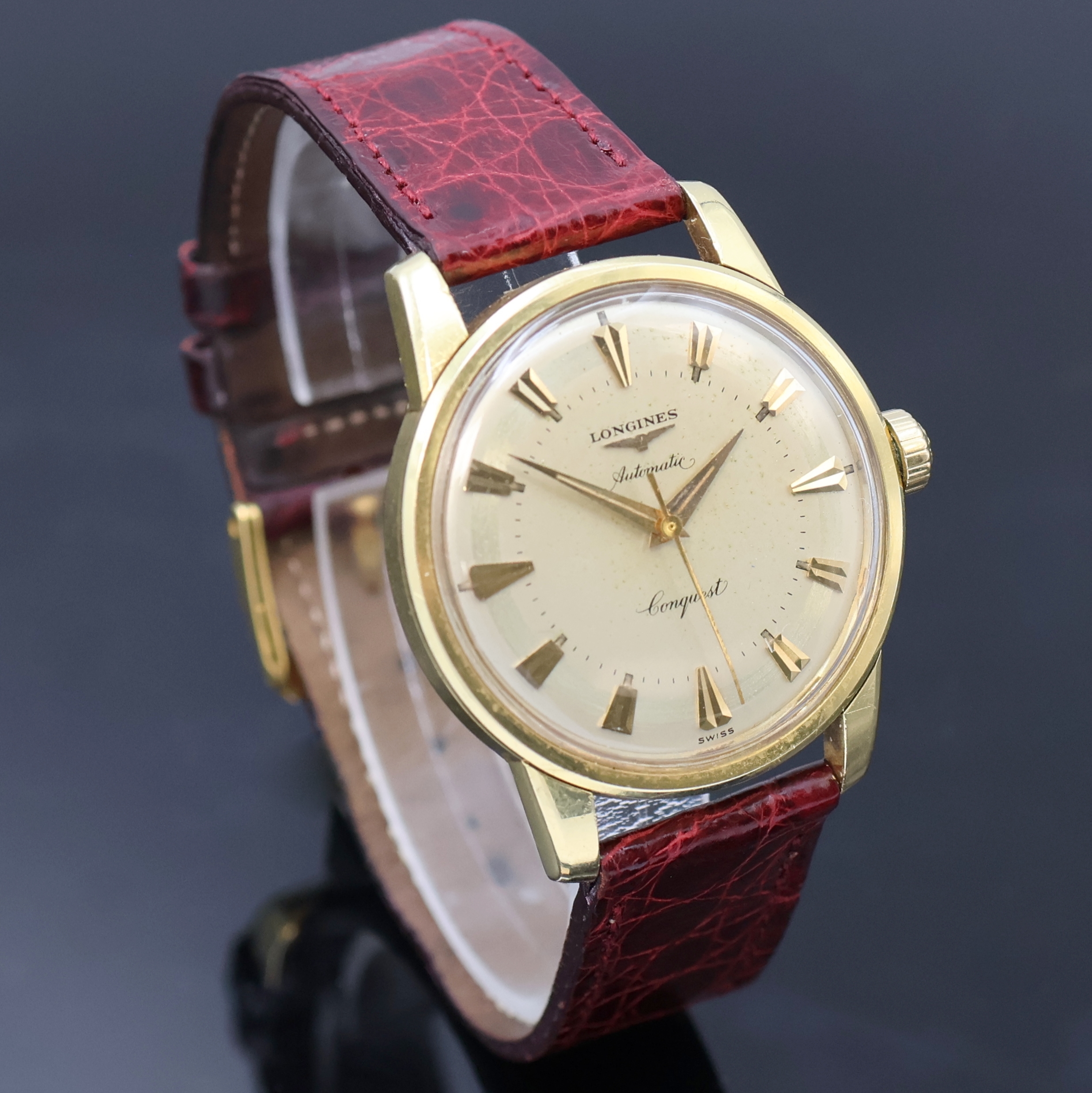 Detail b: LONGINES Conquest Armbanduhr in GG 750/000 Referenz 9001, Schweiz um 1958, Automatik, Boden m. Emailplakette verschr., orig. Krone, silb. Zifferbl. ...