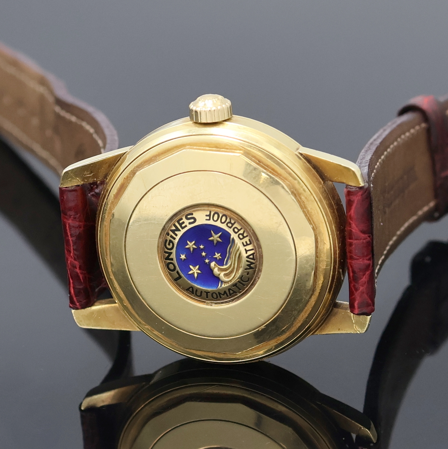 Detail e: LONGINES Conquest Armbanduhr in GG 750/000 Referenz 9001, Schweiz um 1958, Automatik, Boden m. Emailplakette verschr., orig. Krone, silb. Zifferbl. ...