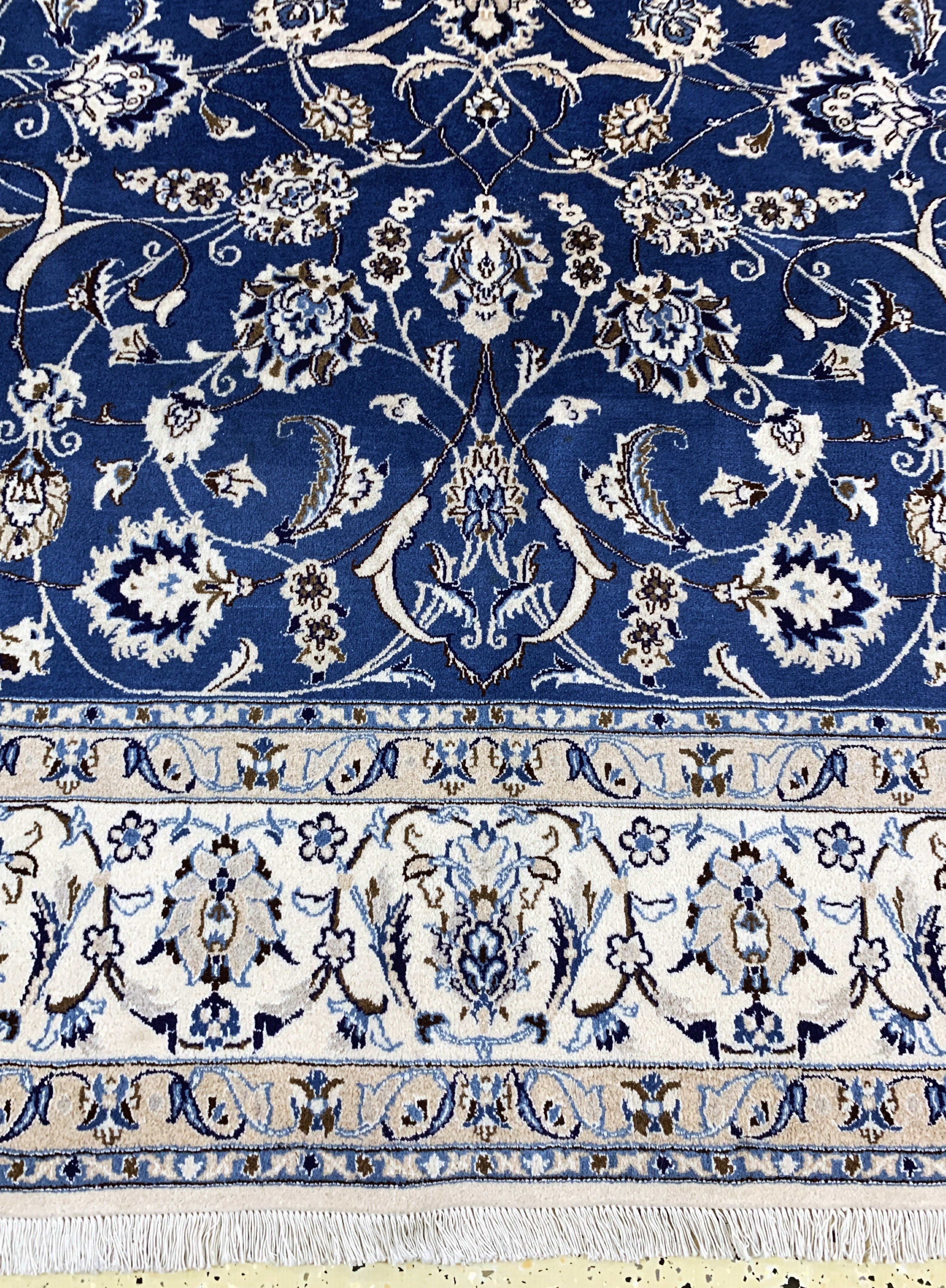 Detail b: Nain fein(9 La), Persien, Ende 20.Jhd, Korkwolle mit Seide, ca. 300 x 200 cm, ca. 500.000 Kn/qm, EHZ: 2