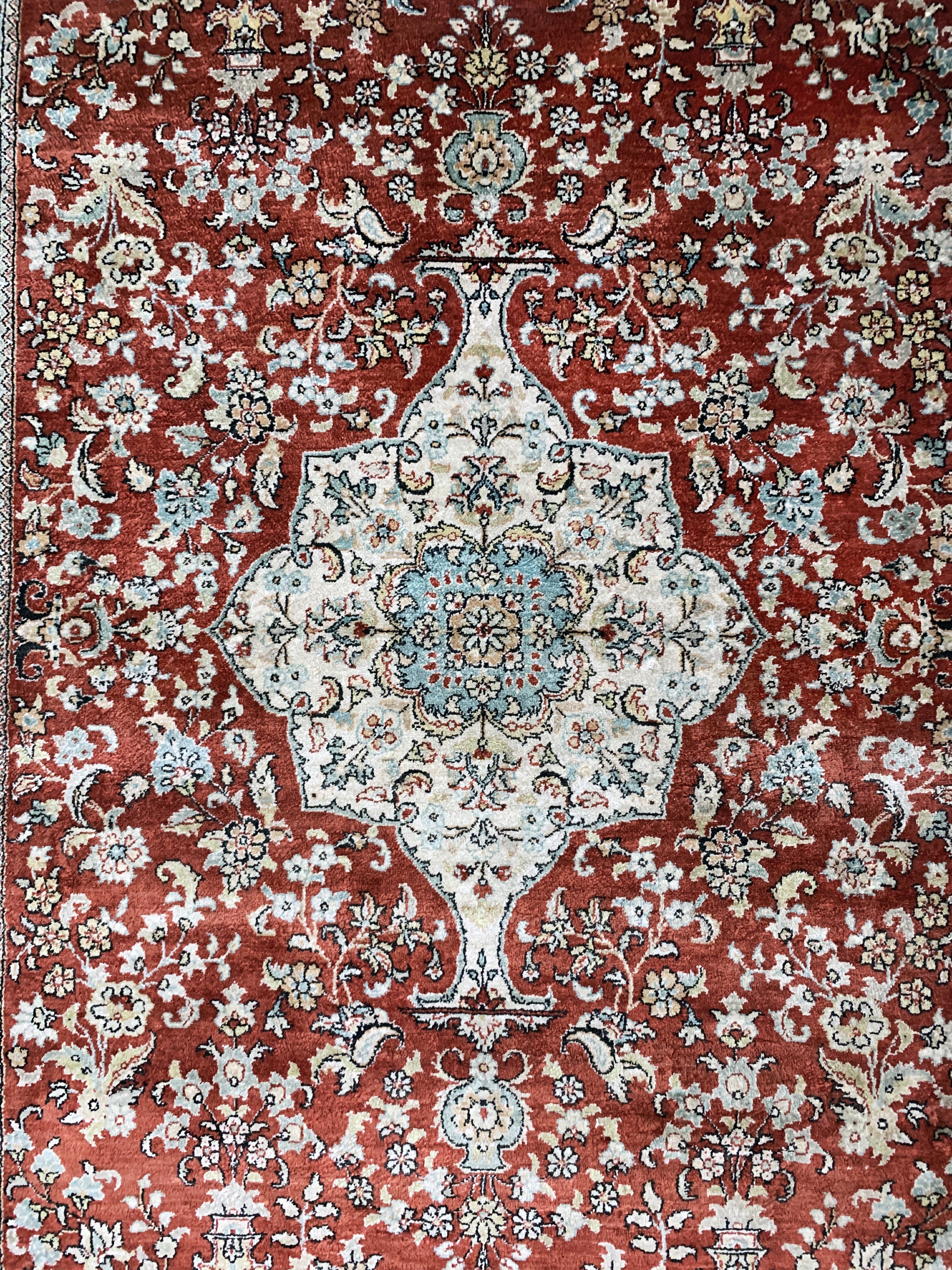 Detail c: Hereke Seide fein, China, Ende 20.Jhd, reine Naturseide, ca. 154 x 92 cm, ca. 1,0 Mio. Kn/qm, EHZ: 2