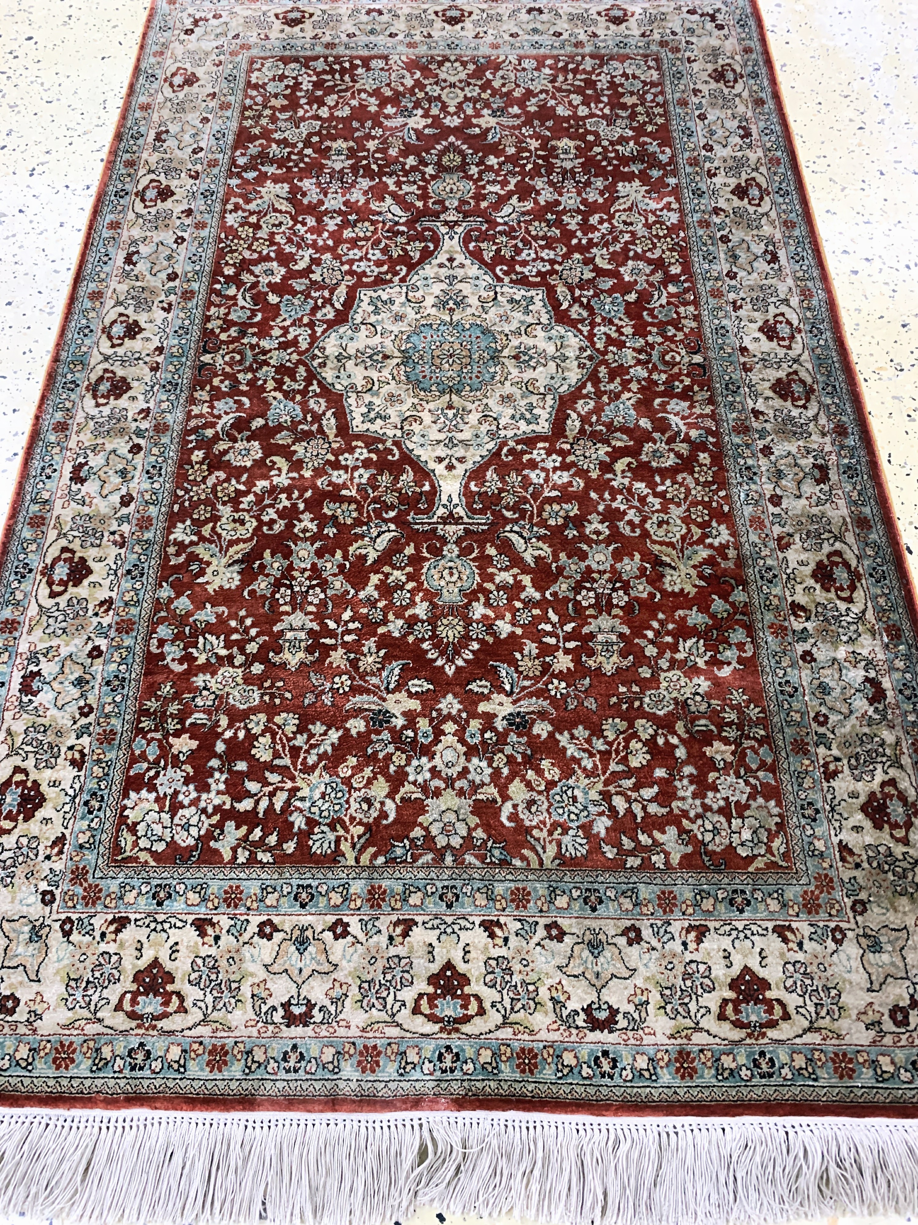 Detail d: Hereke Seide fein, China, Ende 20.Jhd, reine Naturseide, ca. 154 x 92 cm, ca. 1,0 Mio. Kn/qm, EHZ: 2