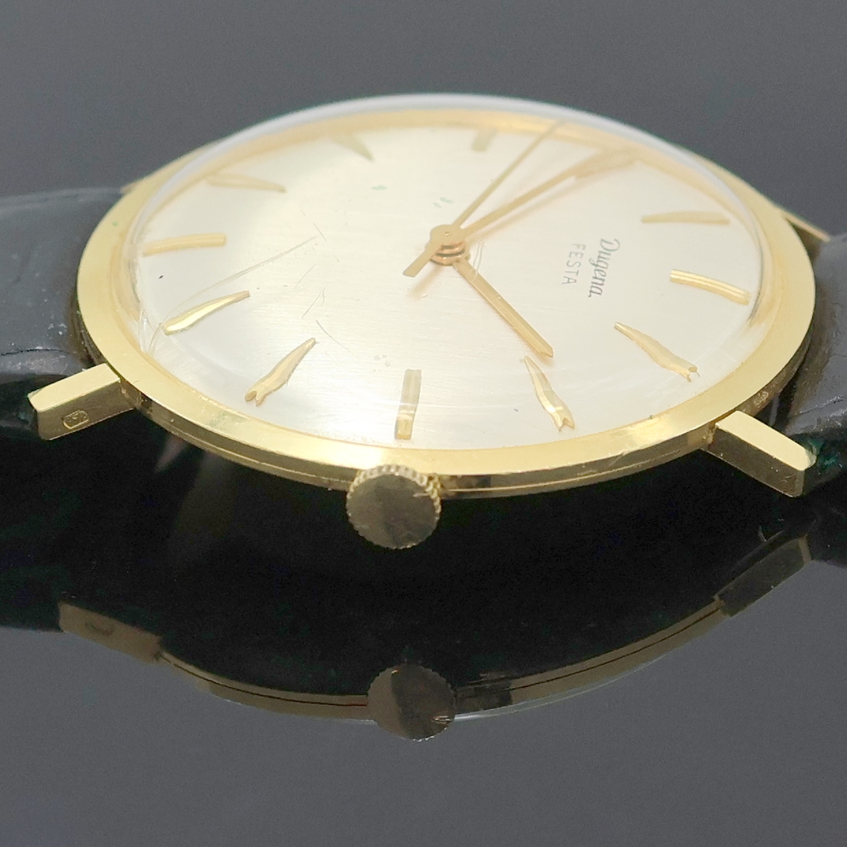 Detail c: DUGENA Festa Herrenarmbanduhr in GG 750/000, Schweiz um 1965, Handaufzug, Glasrand aufgedr., orig. Dugena Lederband m. Dornschl., silb. Zifferbl. m. ...