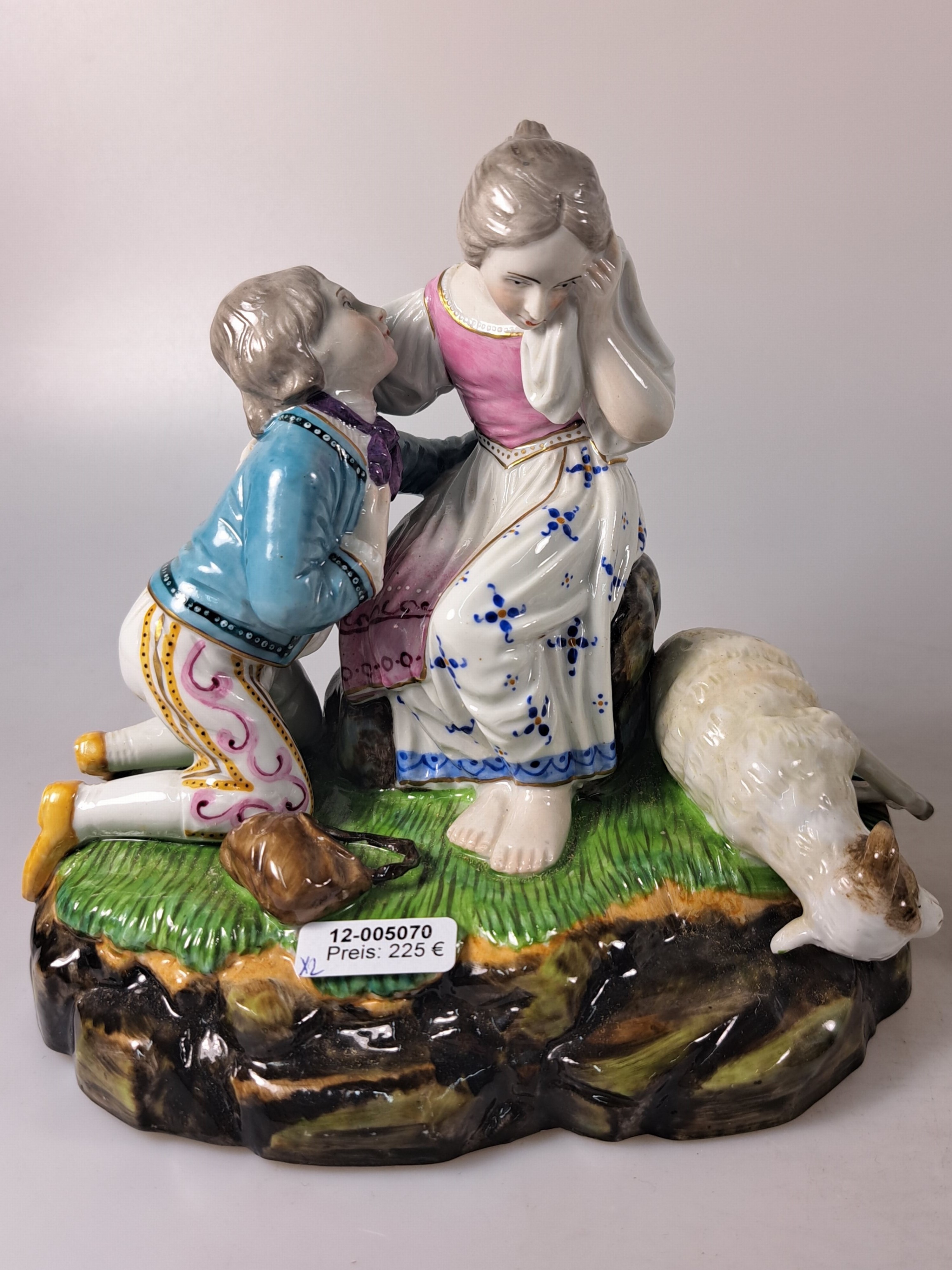 Detail b: 2 Porzellangruppen nach Höchster Vorbild, 19./20.Jh., Porzellan, farbig staffiert, "Liebeserklärung", H. 15 cm, ...