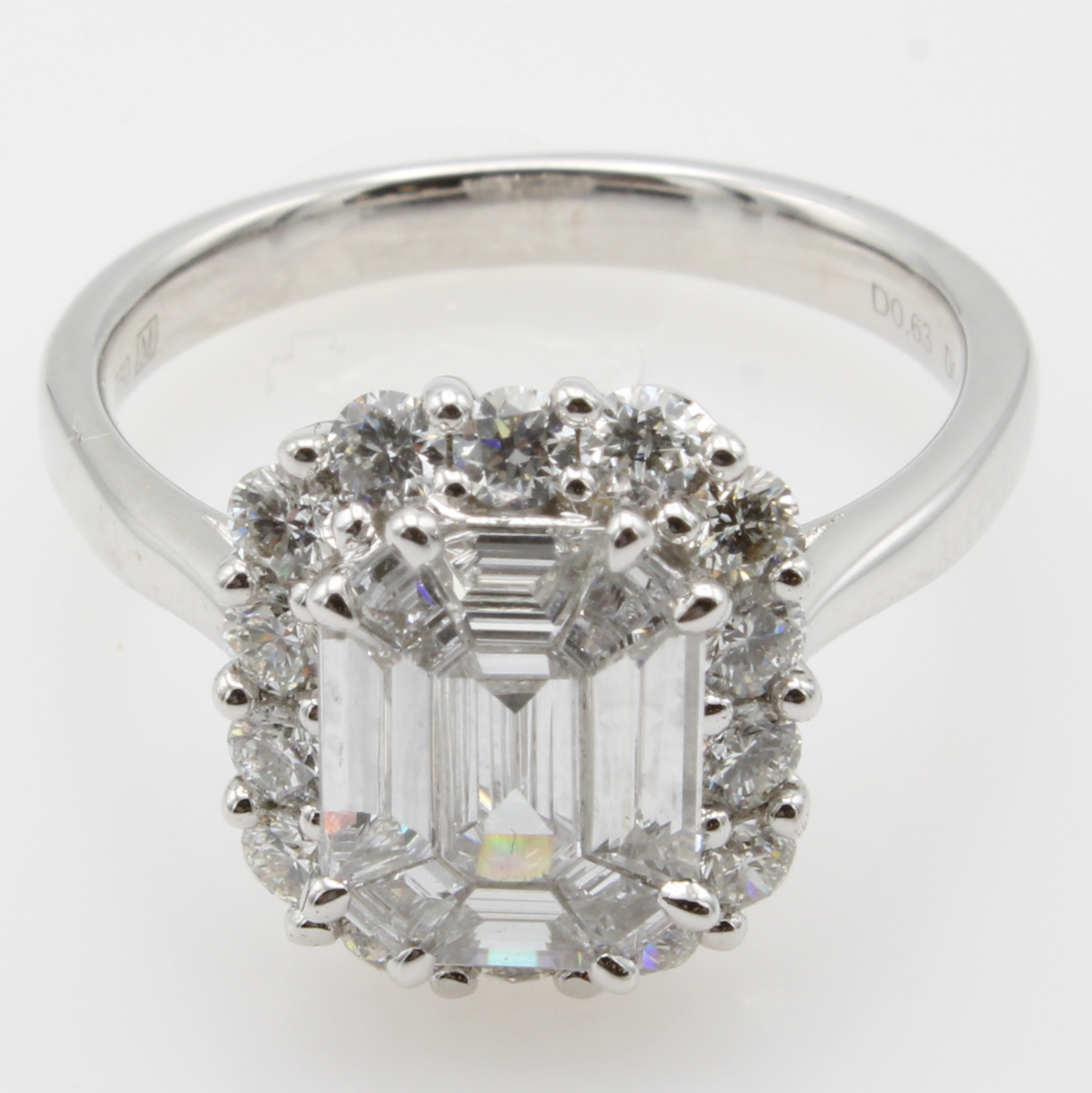 Image 27022585 - Ring mit Diamanten und Brillanten, WG 750/ 000, 9 Diam. im Smaragdschliff zus. ca. 0.85 ...