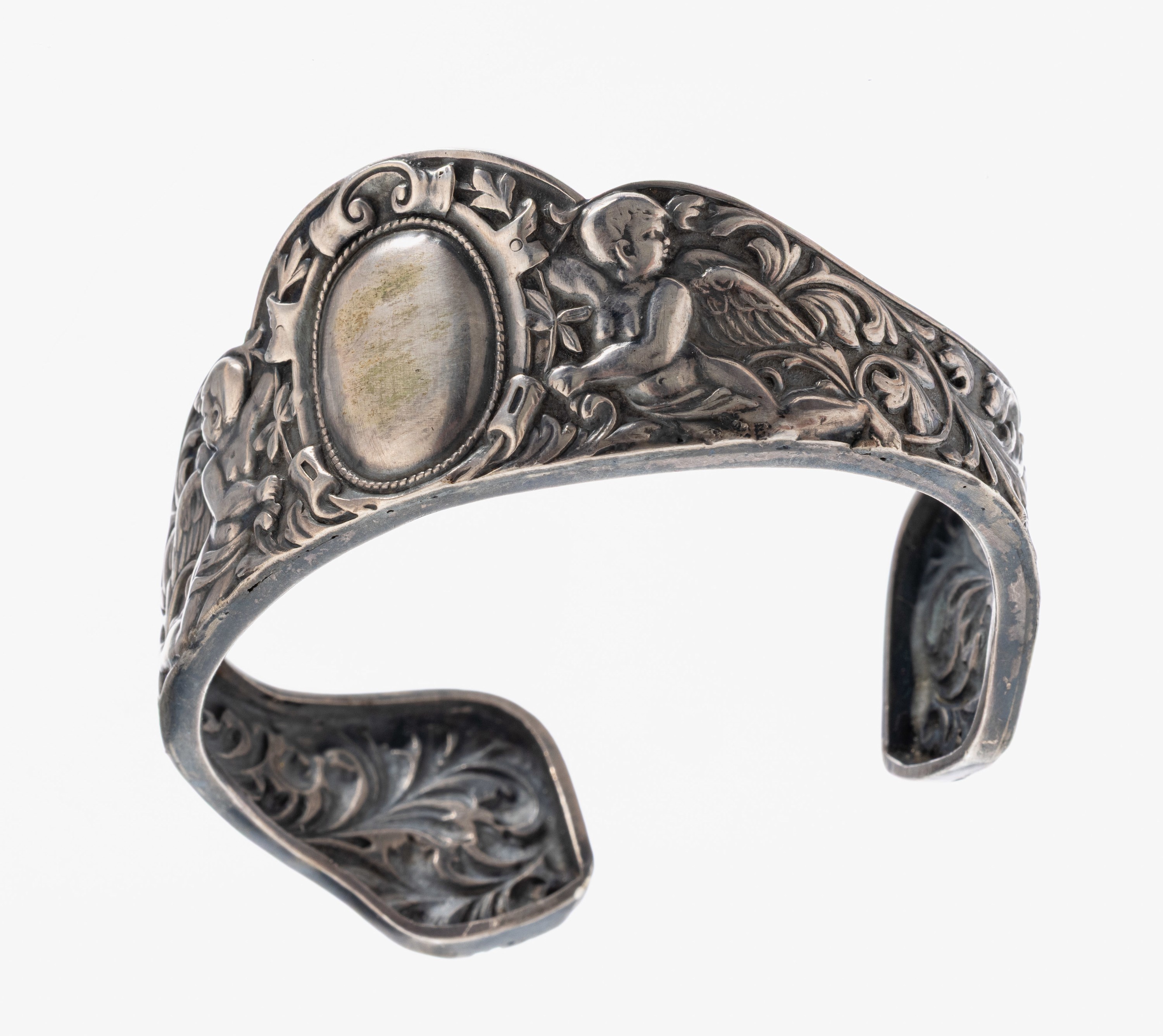 Image 27022590 - Armreif, Silber gepr., nach älterem Vorbild, reiches Dekor mit Rocaillen und Putti, ...