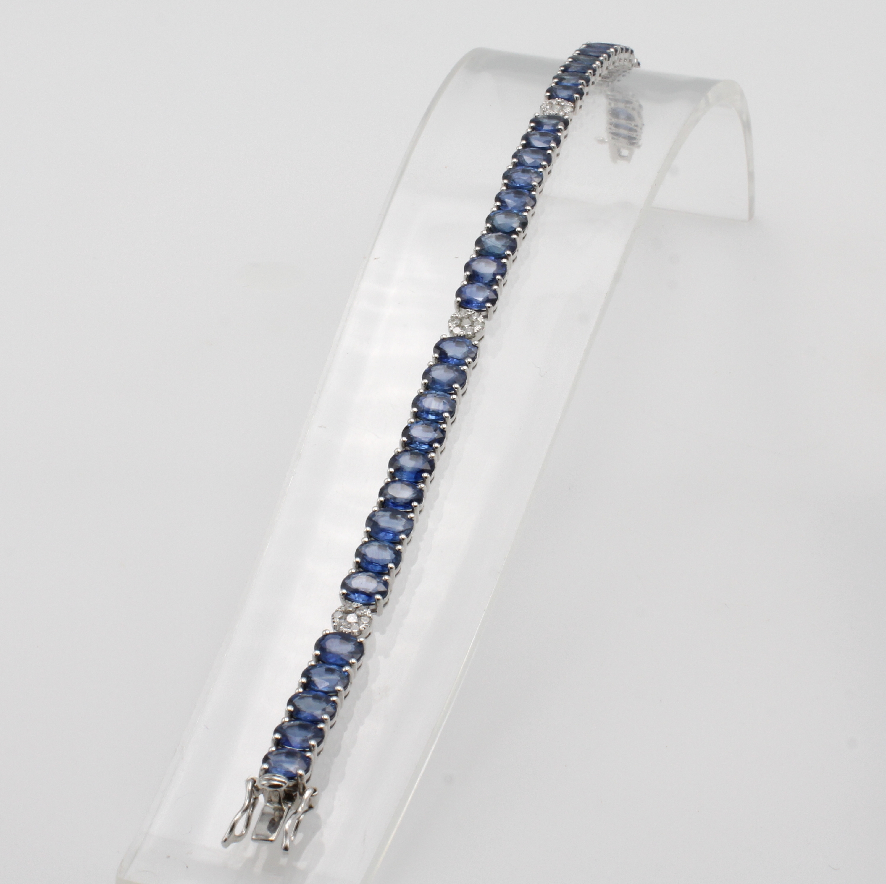 Image 27022591 - Armband mit Saphiren und Brillanten, WG 750/000, 38 Saphire zus. ca. 15 ct, 28 Brill. ...