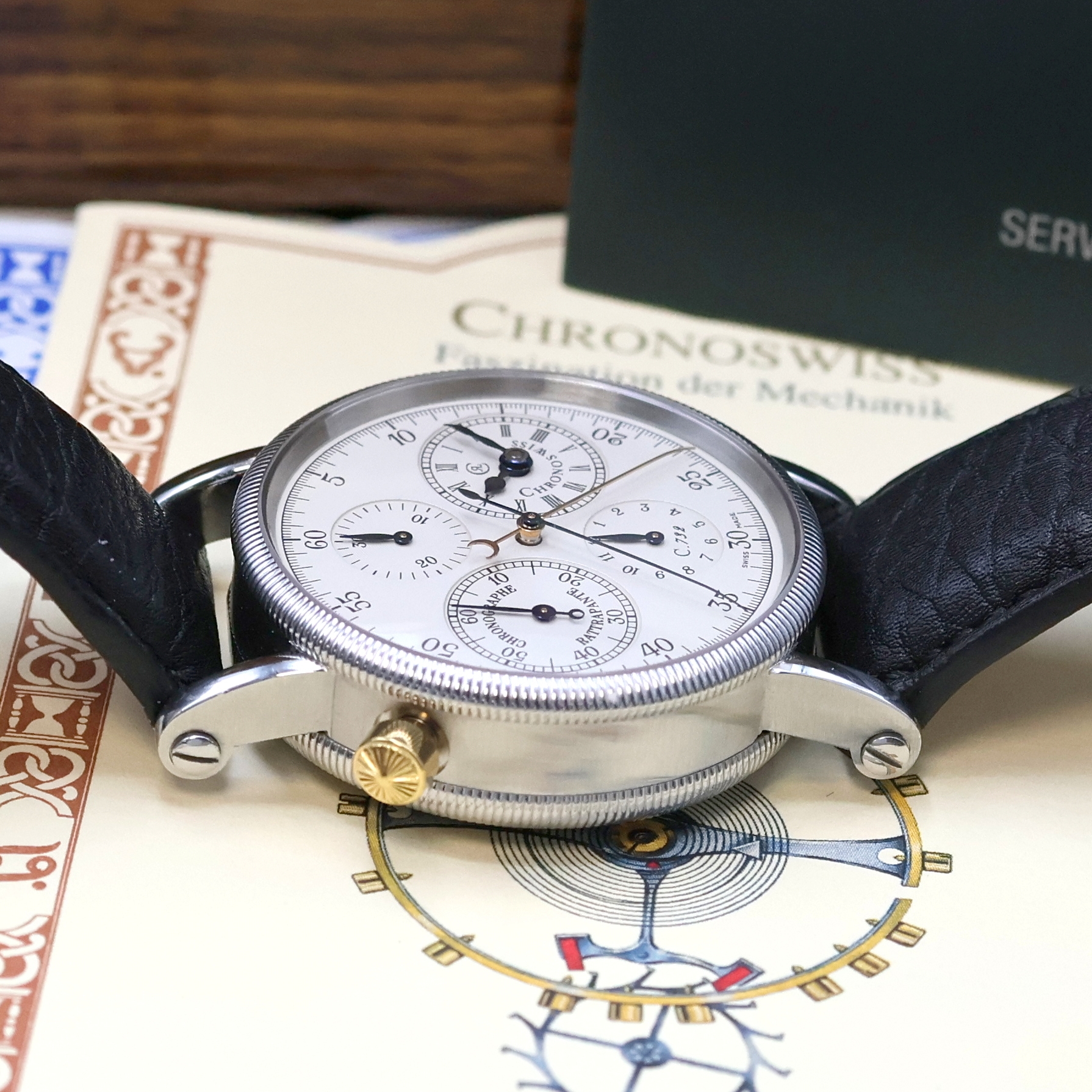 Detail d: CHRONOSWISS Herrenchronograph mit Rattrapante Referenz CH7323, Schweiz um 1993, Automatik, Edelstahlgeh. inkl. neutr. Lederband m. Dornschl., beids. ...