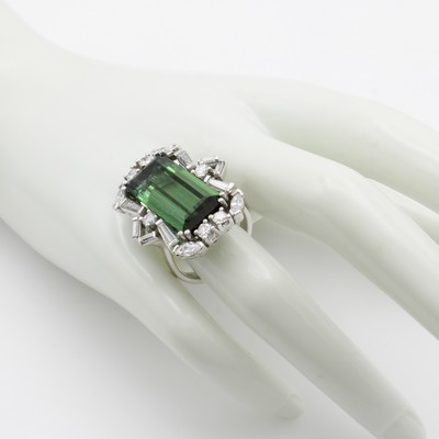 27022514c - Ring mit Turmalin, Brillanten und Diamanten, WG 750/000, Turmalin von sehr guter Farbe ...