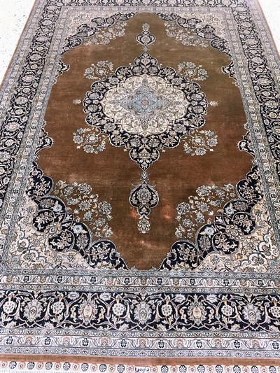 27022529e - Hereke Seide fein, China, Ende 20.Jhd, reine Naturseide, ca. 186 x 124 cm, ca. 1,0 Mio. ...