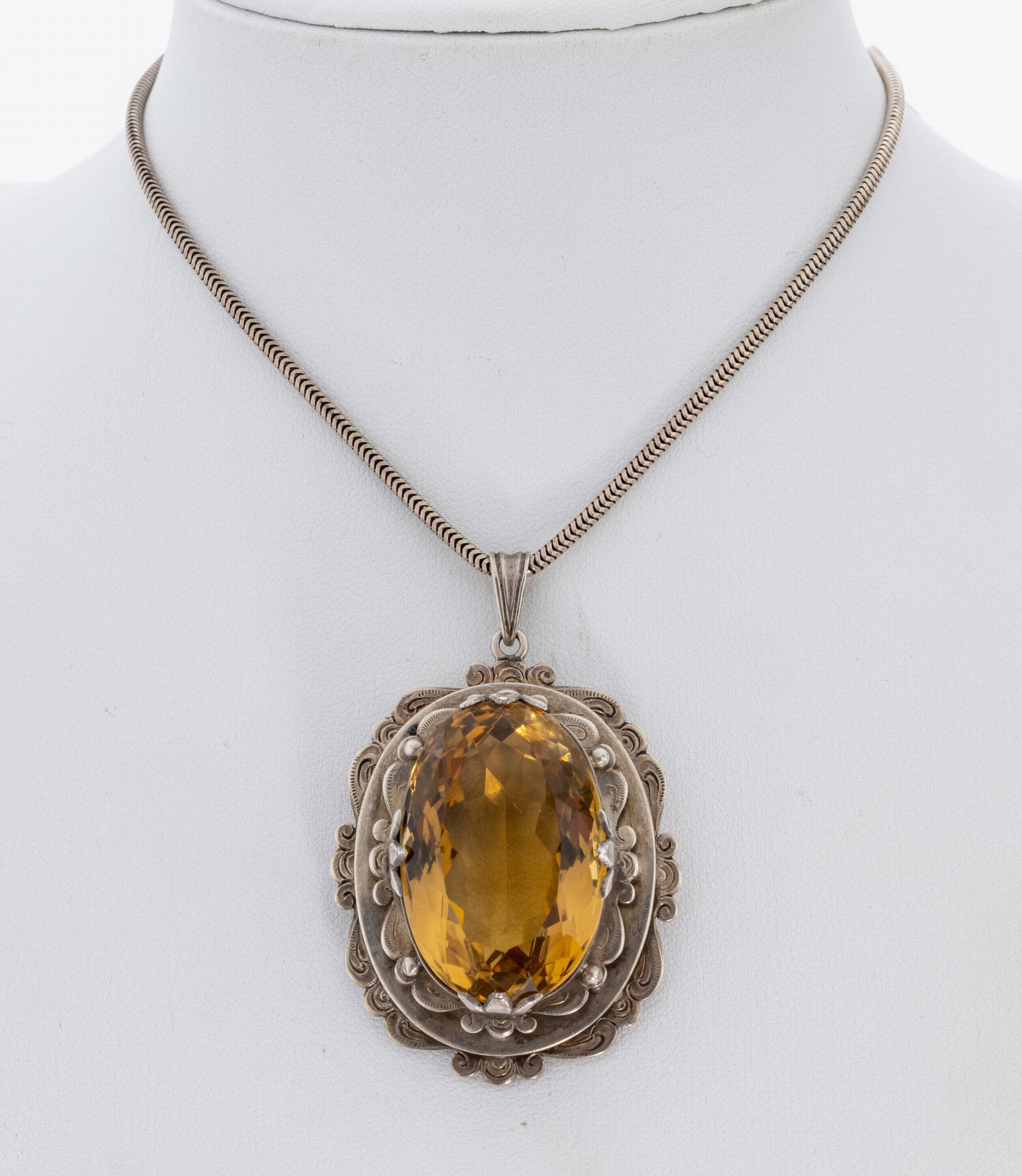 Image 27022600 - Citrin-Anhänger, 1930er Jahre, 800er Silber, mehrstufiger Aufbau, part. floral grav., ...