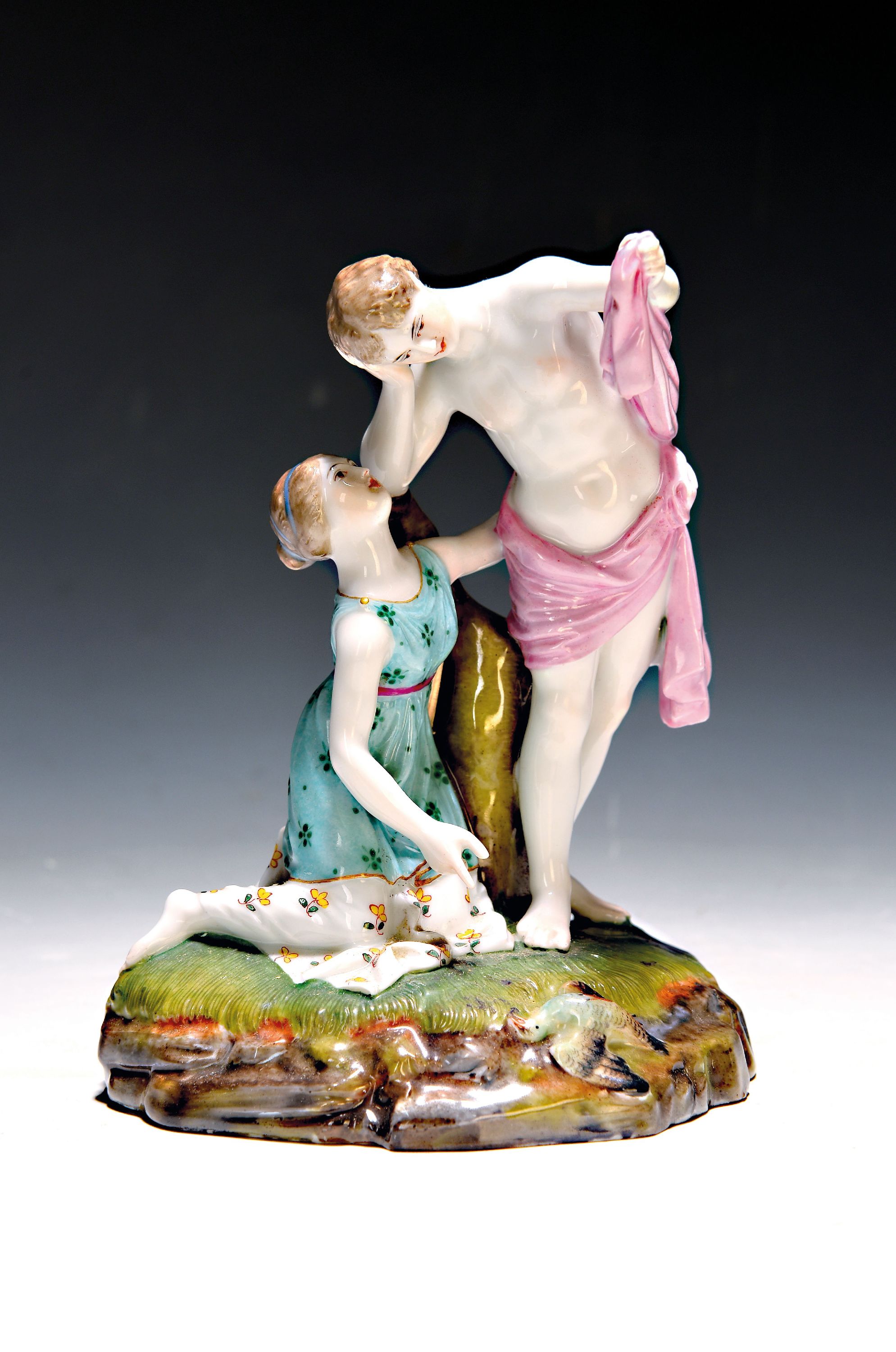 Porzellanfigur "Die erlegte Taube", Hoechst, Entw. Johann Peter Melchior, 19.Jh., Porzellan, farbig staffiert, blaue Radmarke, H. 19 cm