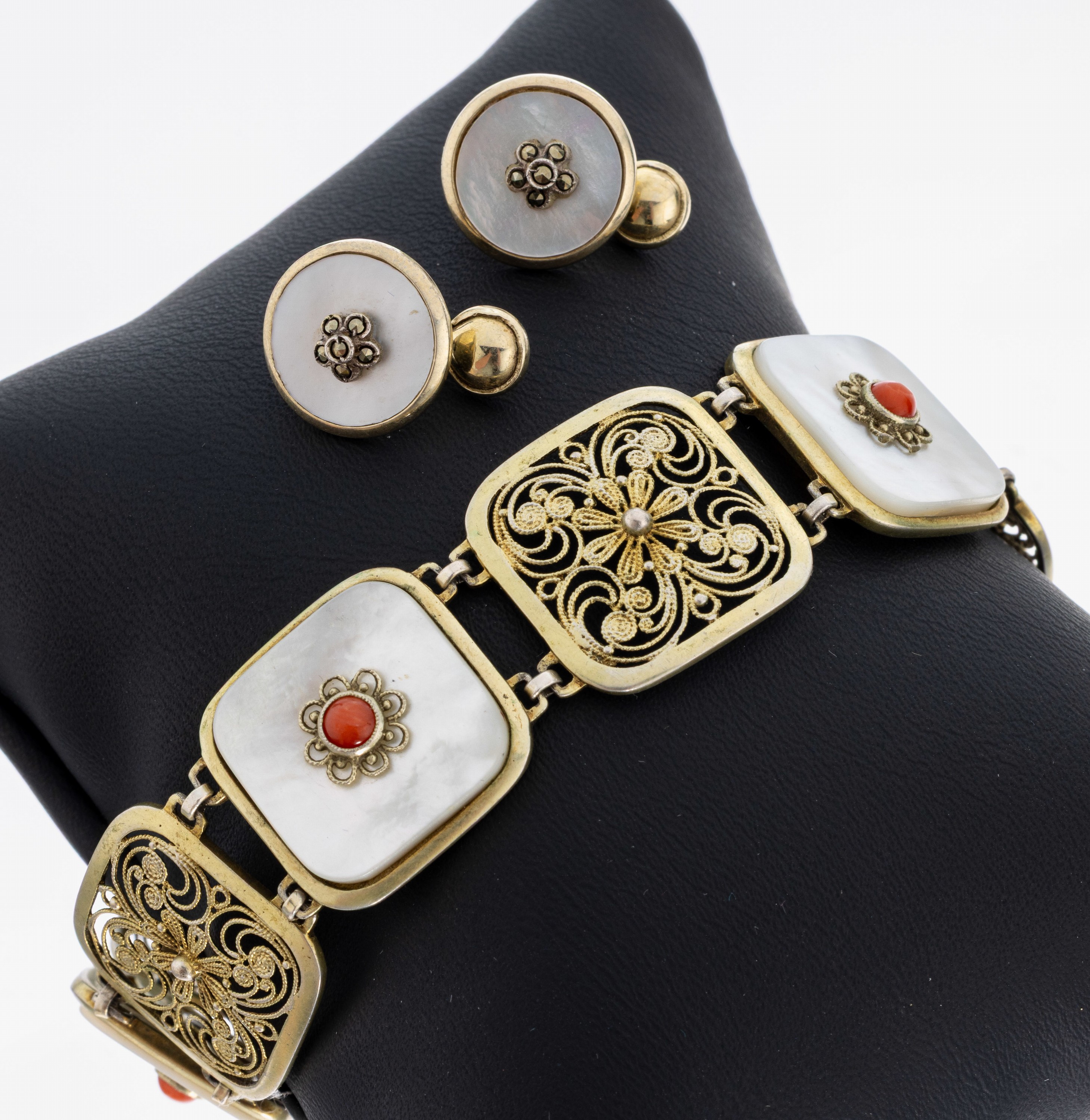 Image 27022602 - Perlmutt-Korallen-Armband, 800er Silber, verg., Vergoldung part. berieben, ...