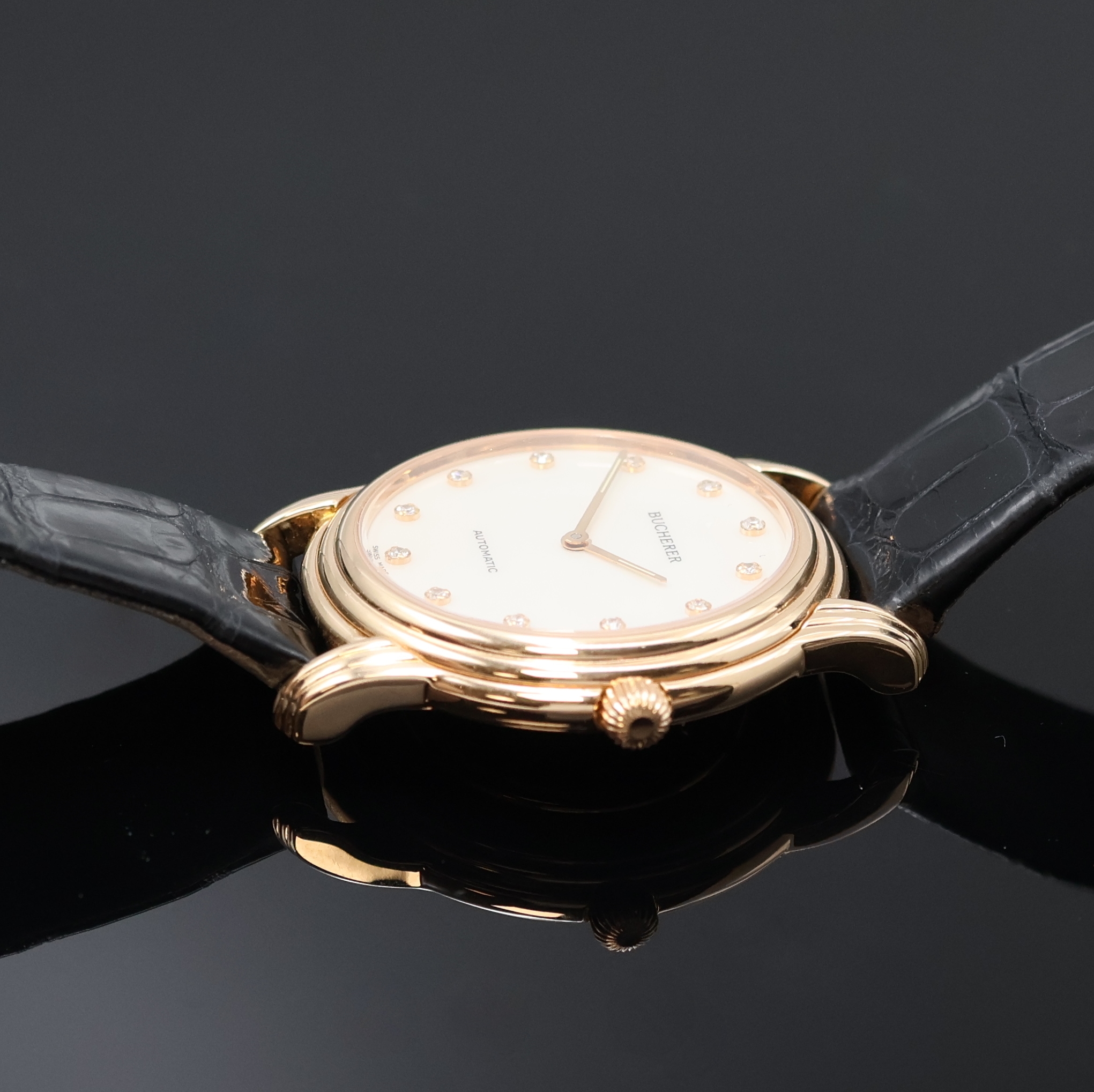 Detail d: BUCHERER elegante Armbanduhr in RG 750/000, Schweiz um 1995, Automatik, beids. vergl. Geh. inkl. orig. Lederband m. orig. RG 750/000 Dornschl., Boden ...