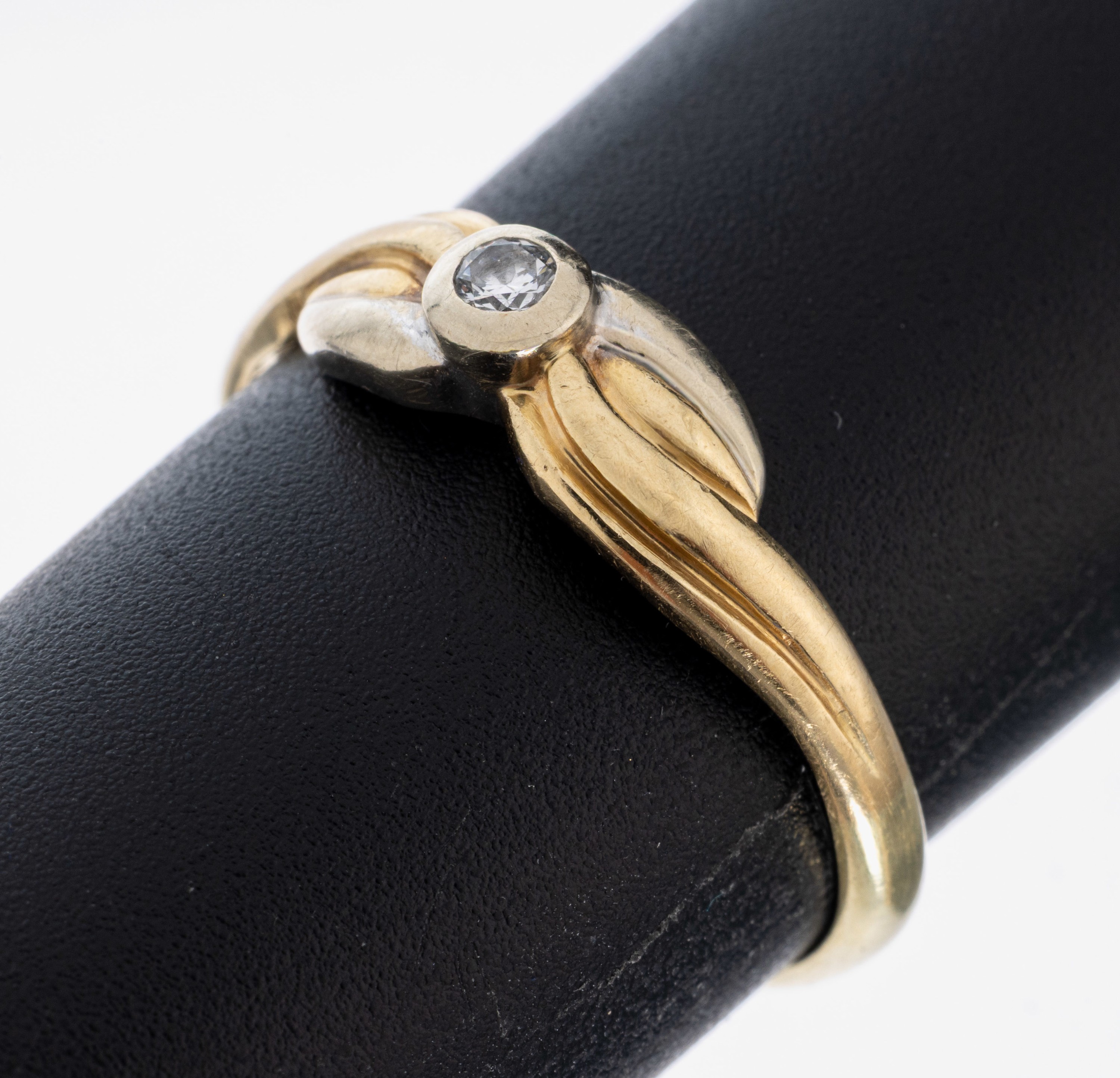 Image 27022619 - 14 kt Gold Brillant-Ring, GG/WG 585/000, Brillant ca. 0.08 ct (grav.) Weiß/si, RW 61, ...