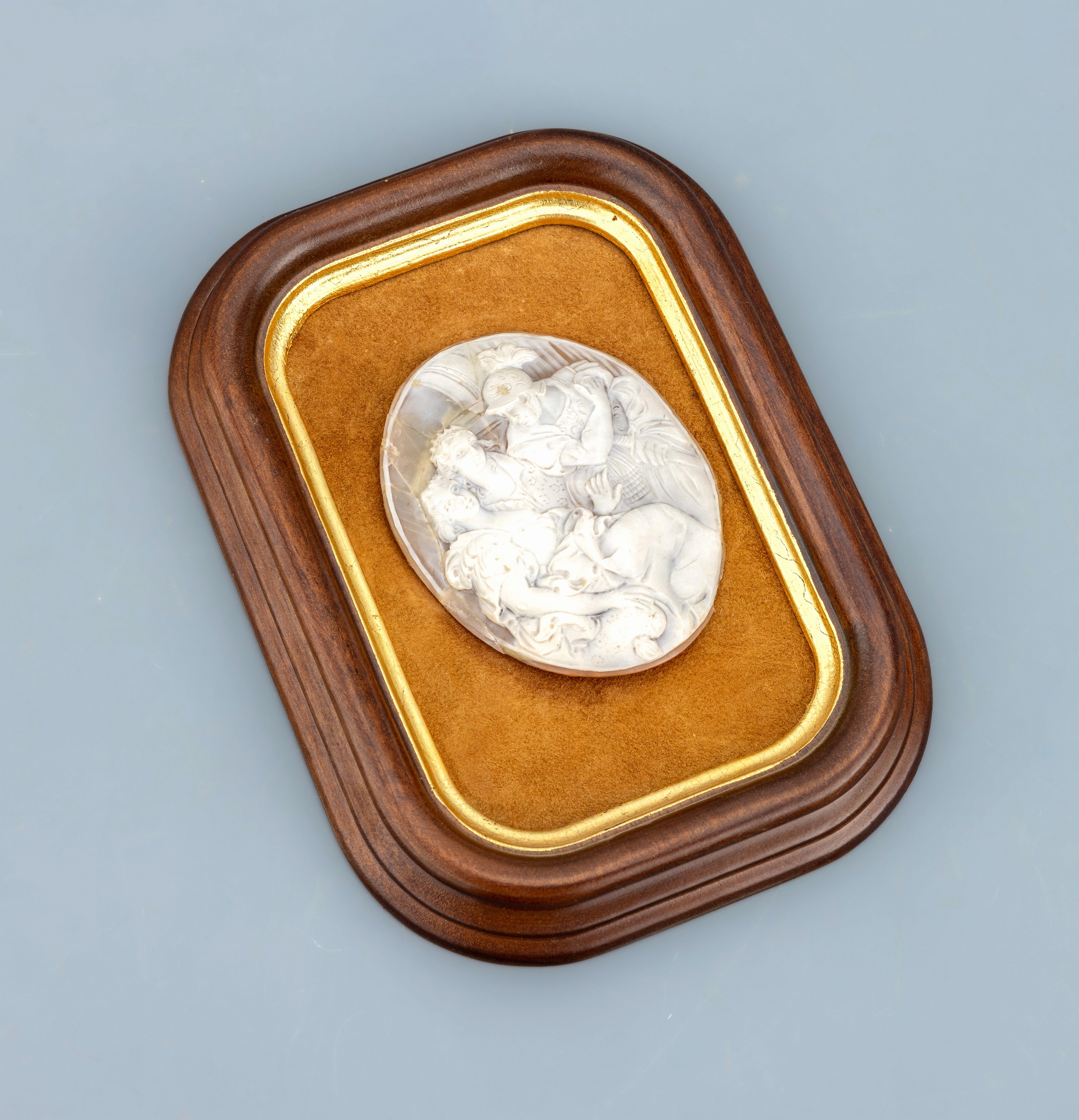 Image 27022631 - Muschelkamee mit Schaurahmen, ovale Muschelkamee, Darstellung wohl Mars und Venus mit ...