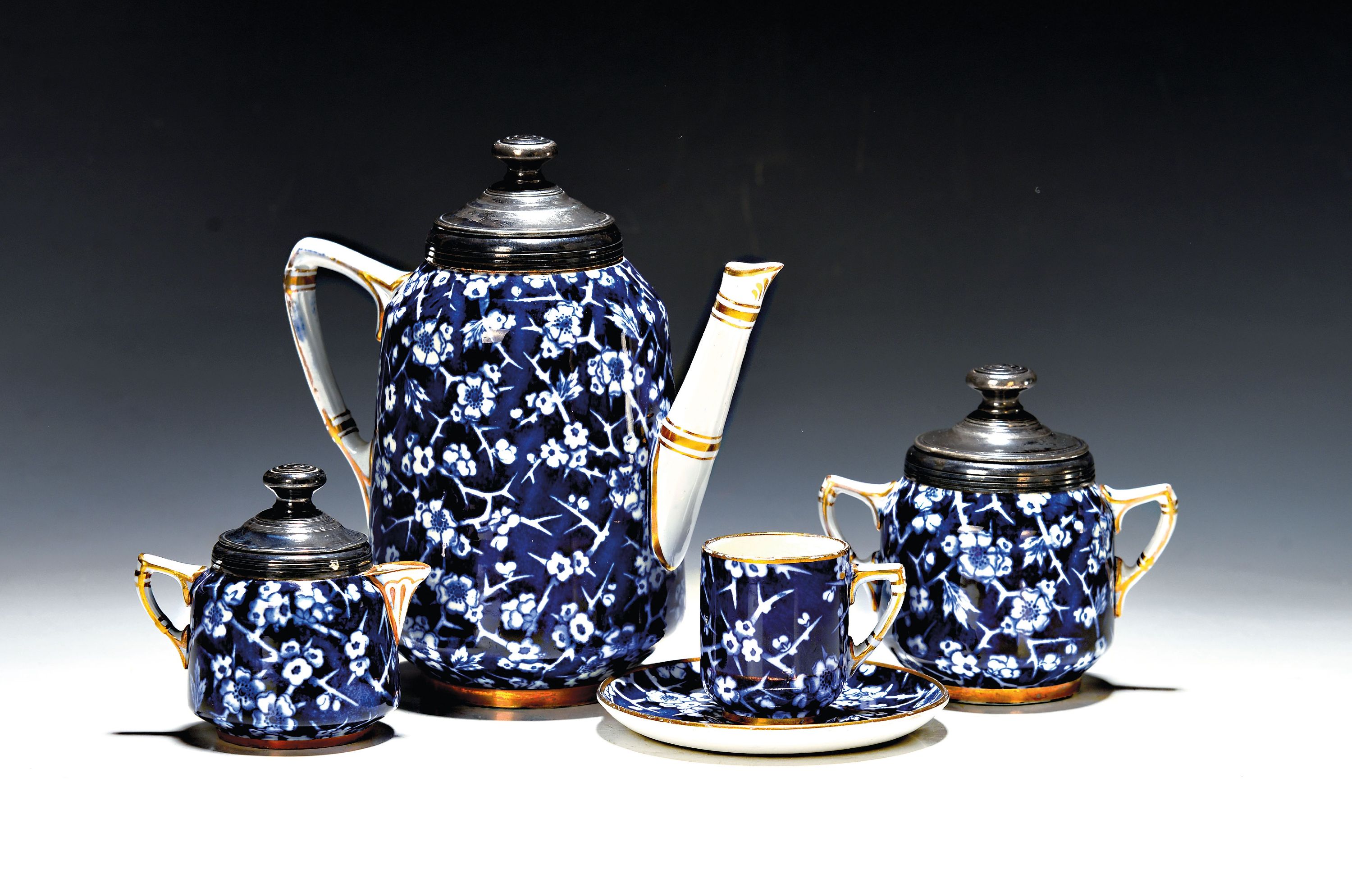 Image 27022636 - Mokkaservice, Grove & Stark, Staffordshire, 1870/80er-Jahre, Porzellan, z.T. ...