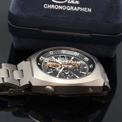 27022608d - SINN 142 Ti Armbandchronograph in Titan, Schweiz um 2005, Automatik, orig. Gliederband ...