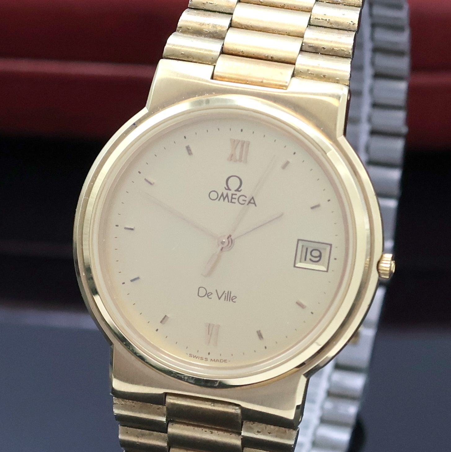 Detail a: OMEGA De Ville vergoldete Armbanduhr, Schweiz um 1985, quarz, Geh. inkl. verg. orig. Gliederband, Boden 4-fach verschr., goldfarb. Zifferbl. m. gold. ...