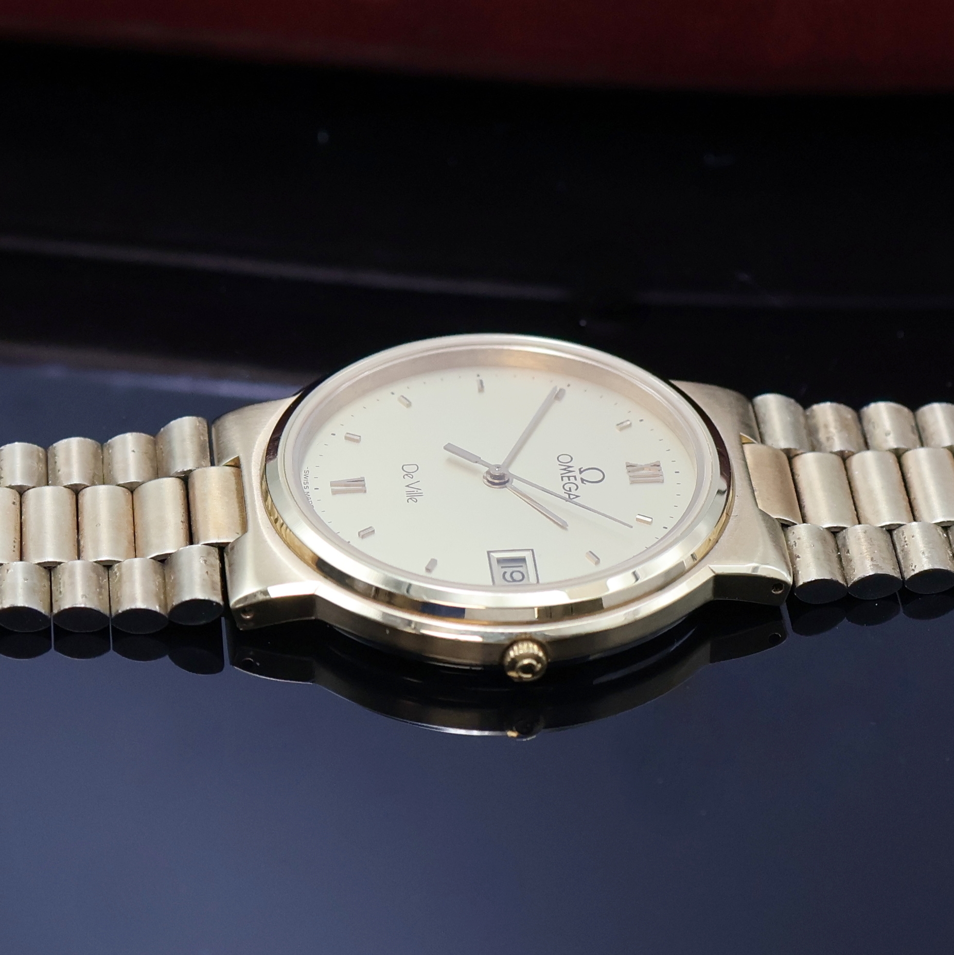 Detail c: OMEGA De Ville vergoldete Armbanduhr, Schweiz um 1985, quarz, Geh. inkl. verg. orig. Gliederband, Boden 4-fach verschr., goldfarb. Zifferbl. m. gold. ...
