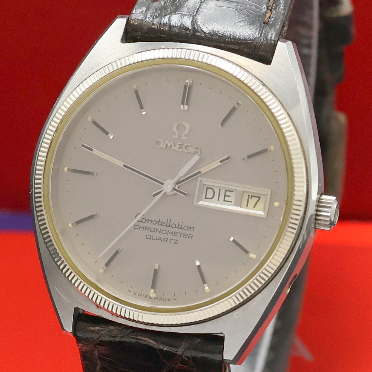 Detail a: OMEGA Constellation Armbanduhr Referenz 198.0111, Schweiz um 1983, quarz, Edelstahlgeh. inkl. neutr. Lederband m. orig. Dornschl., Korrekturdr. ...