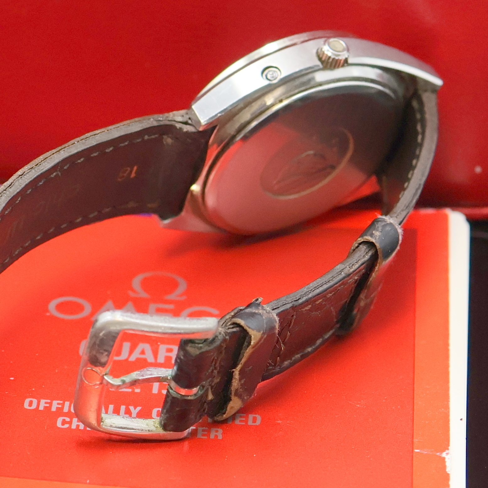 Detail b: OMEGA Constellation Armbanduhr Referenz 198.0111, Schweiz um 1983, quarz, Edelstahlgeh. inkl. neutr. Lederband m. orig. Dornschl., Korrekturdr. ...