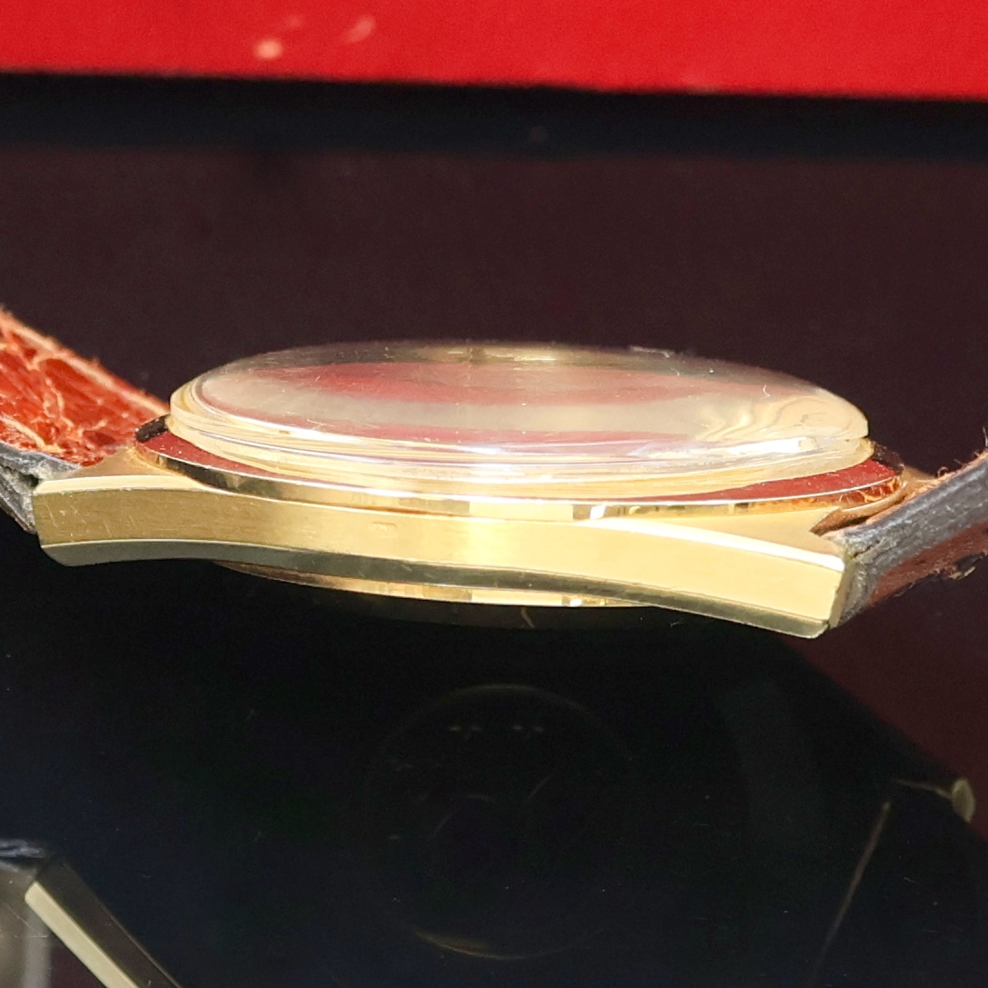 Detail d: OMEGA Constellation in GG 750/000 Referenz 168.011, Schweiz um 1970, Automatik, Monocoque-Geh., Rücks. m. Sternwarte, Zifferbl. in 750/000 GG m. ...
