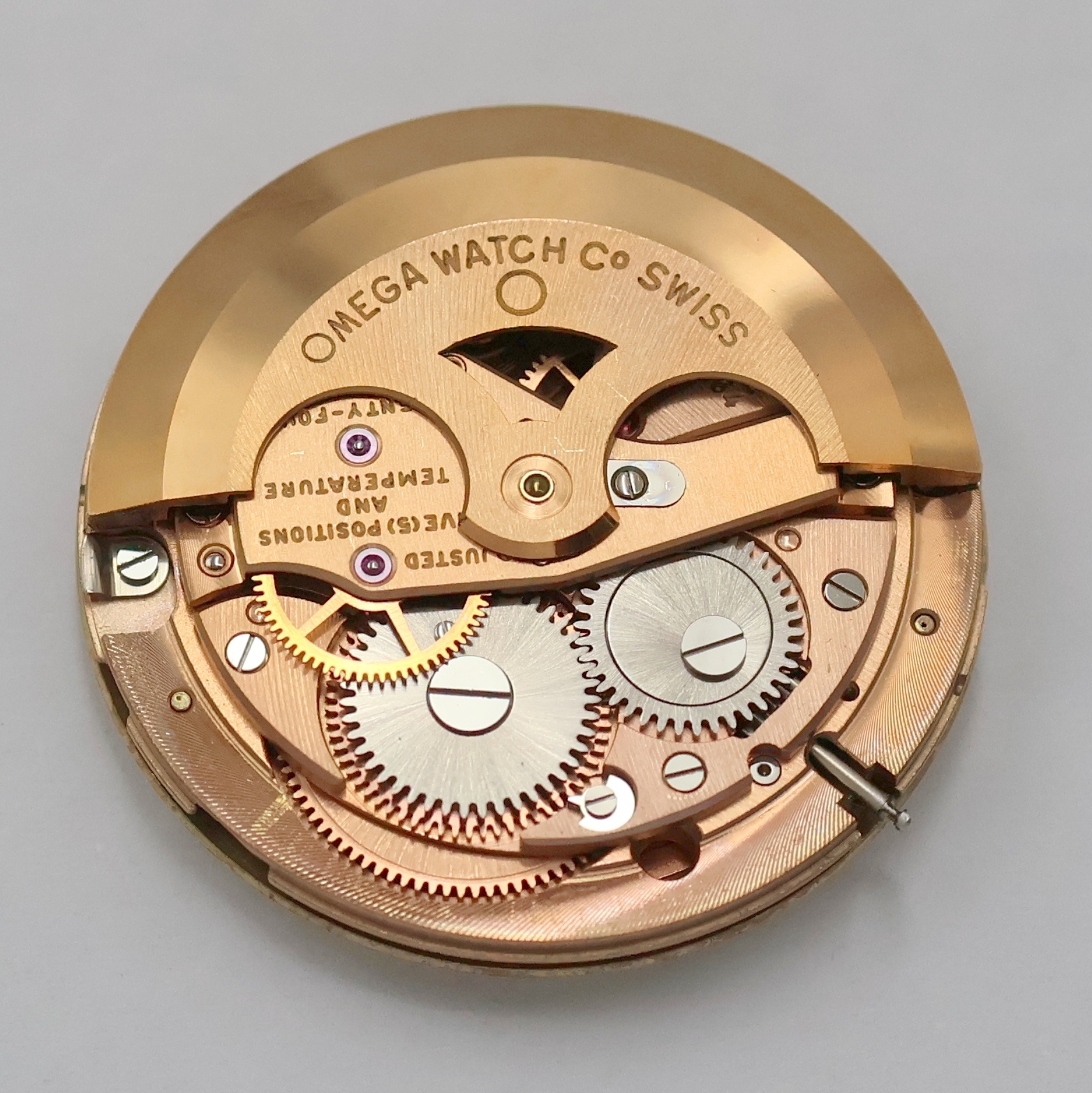 Detail f: OMEGA Constellation in GG 750/000 Referenz 168.011, Schweiz um 1970, Automatik, Monocoque-Geh., Rücks. m. Sternwarte, Zifferbl. in 750/000 GG m. ...
