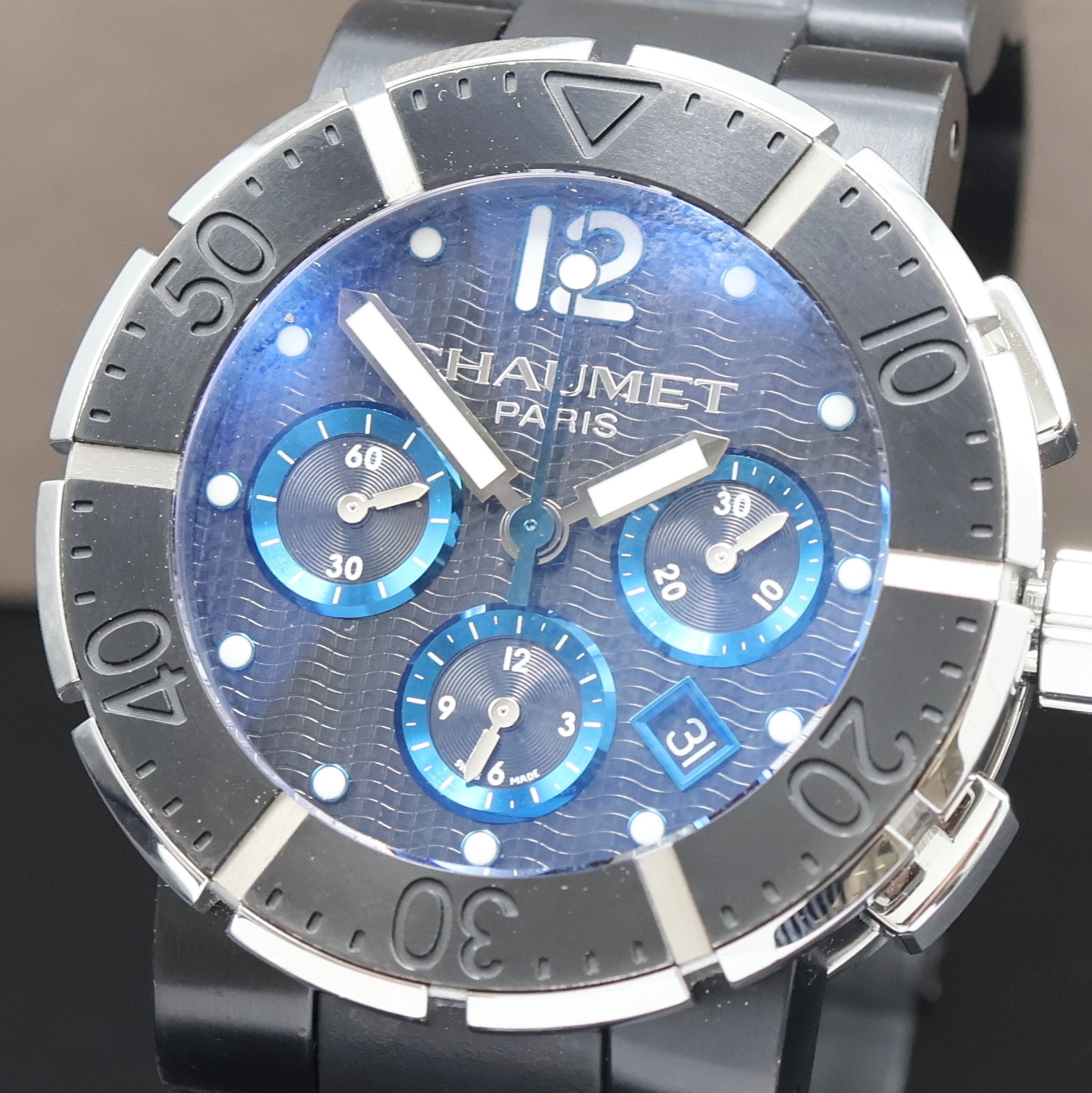 Detail a: CHAUMET Armbandchronograph in Titan/Stahl, Schweiz um 2010, Automatik, beids. vergl. Geh., orig. Kautschukband m. dopp. Faltschl., Boden 8-fach ...