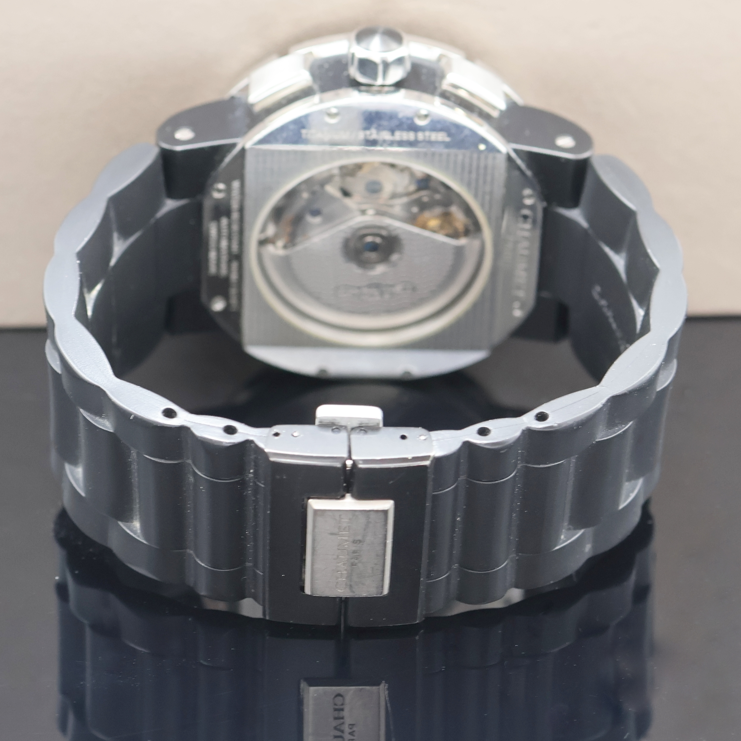Detail c: CHAUMET Armbandchronograph in Titan/Stahl, Schweiz um 2010, Automatik, beids. vergl. Geh., orig. Kautschukband m. dopp. Faltschl., Boden 8-fach ...