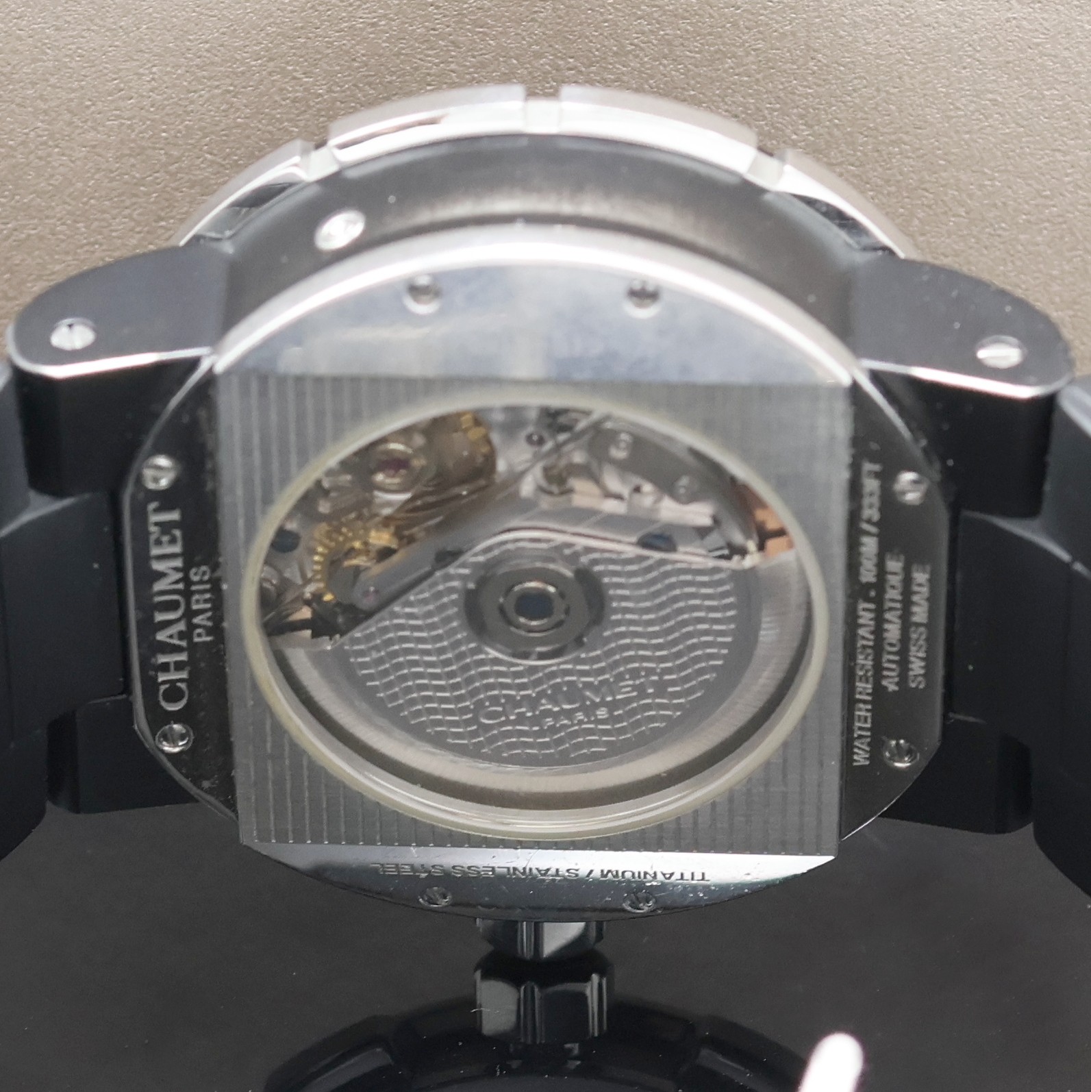 Detail f: CHAUMET Armbandchronograph in Titan/Stahl, Schweiz um 2010, Automatik, beids. vergl. Geh., orig. Kautschukband m. dopp. Faltschl., Boden 8-fach ...