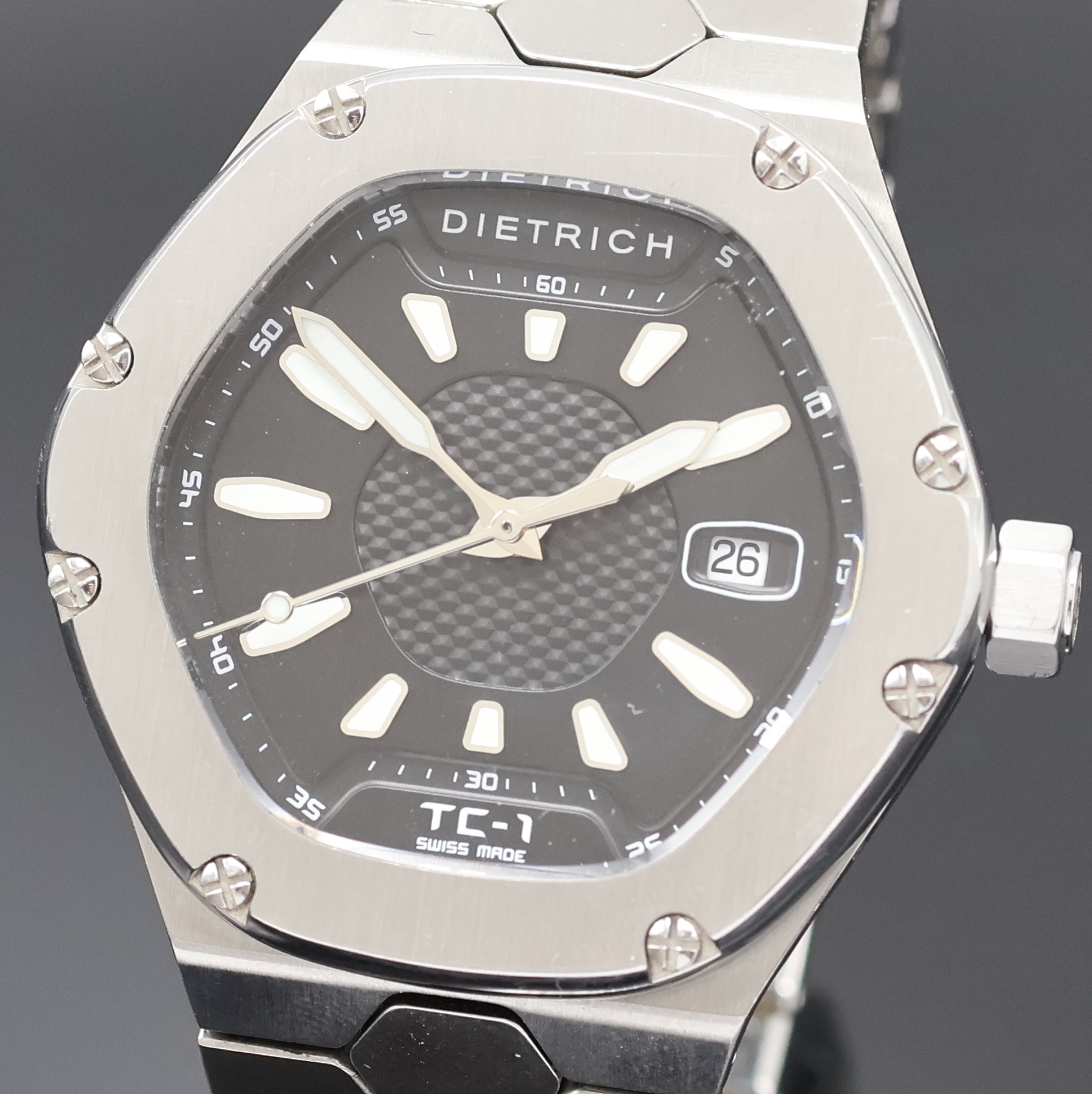 Detail a: DIETRICH TC1 Herrenarmbanduhr in Stahl, Schweiz um 2017, Automatik, Edelstahlgeh. inkl. Gliederband m. dopp. Faltschl., Boden 6-fach verschr., Krone ...