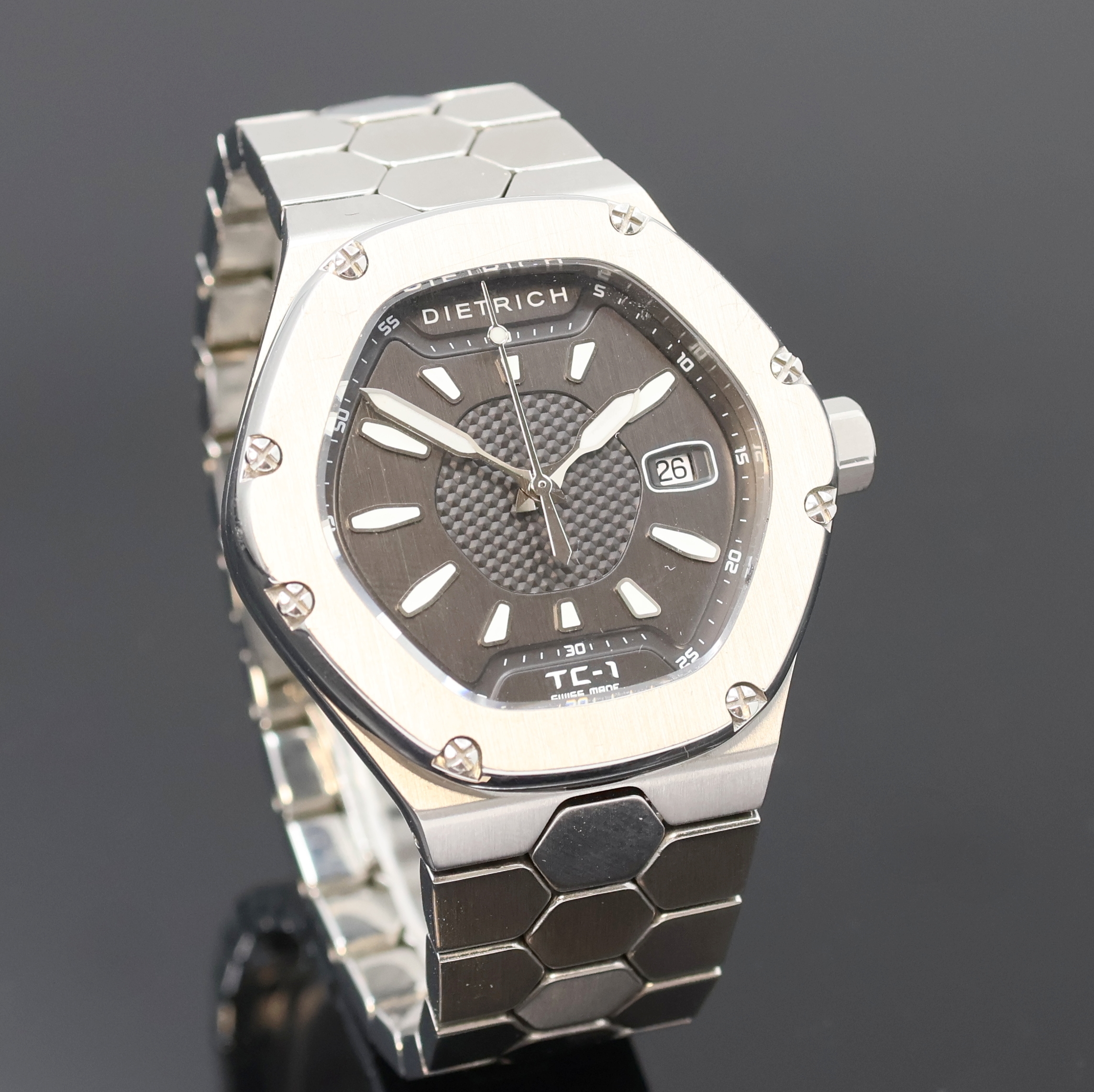 Detail b: DIETRICH TC1 Herrenarmbanduhr in Stahl, Schweiz um 2017, Automatik, Edelstahlgeh. inkl. Gliederband m. dopp. Faltschl., Boden 6-fach verschr., Krone ...