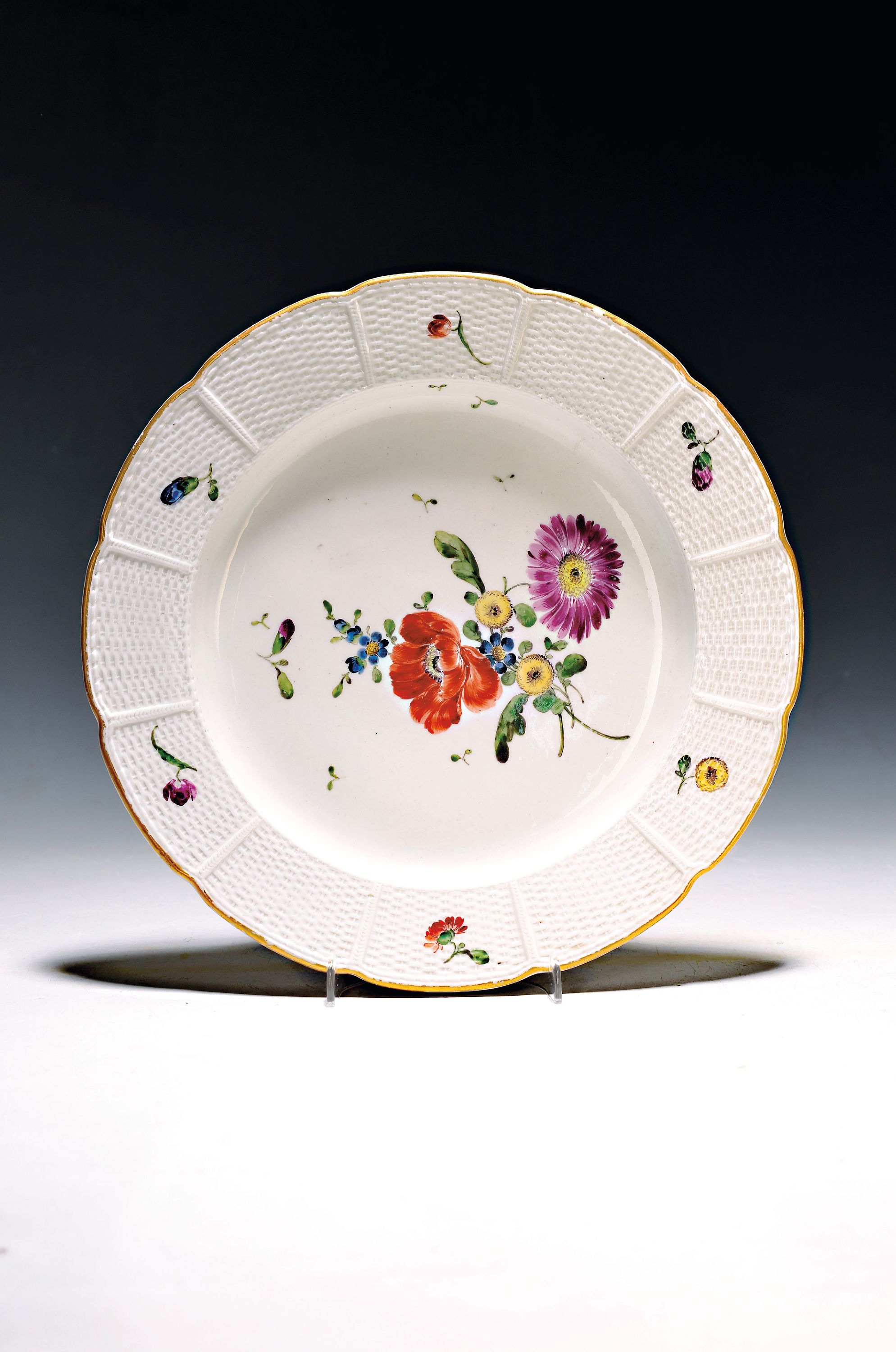 Teller, Ludwigsburg, um 1770, Porzellan, Rand mit Flechtrelief, bunt bemalt mit Blumen, CT-Marke, Goldrand, D. ca. 24cm