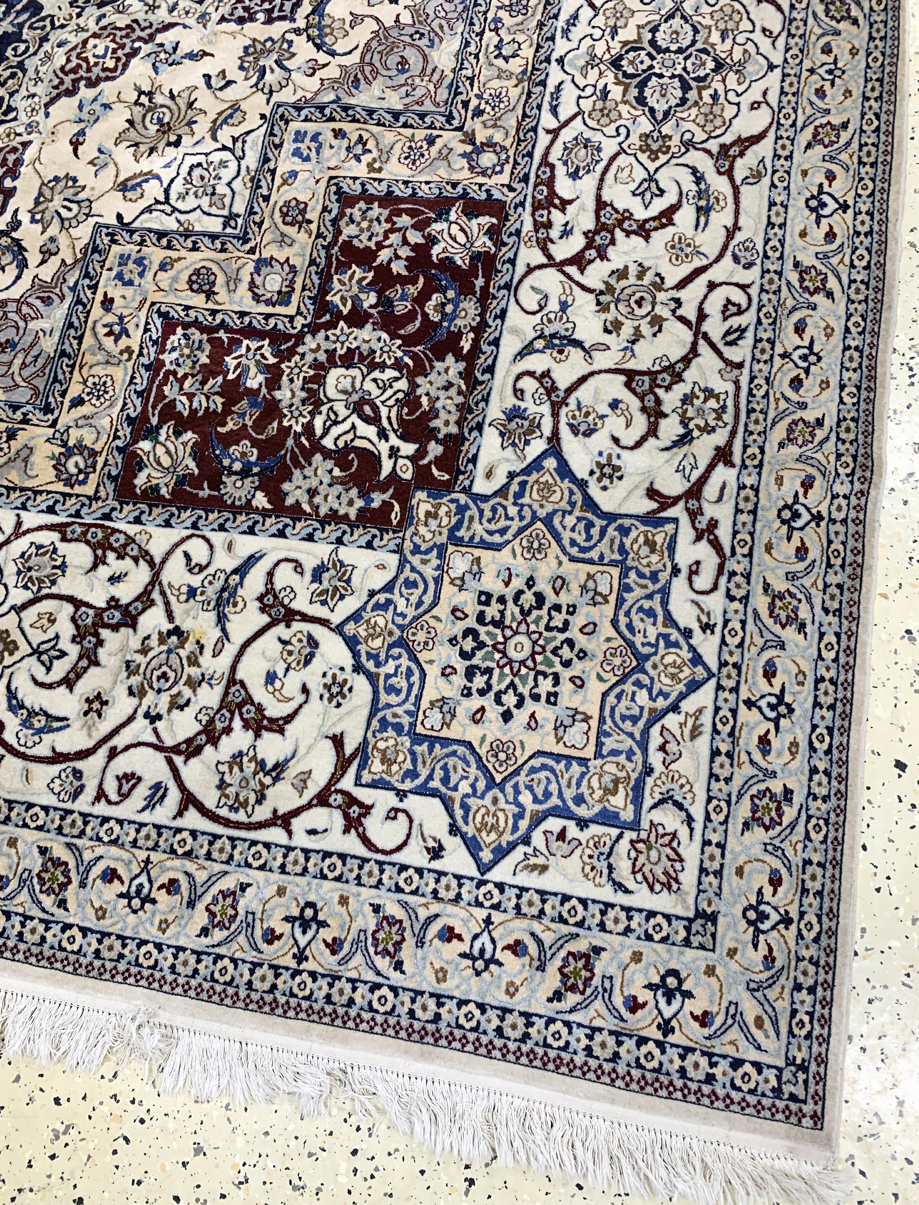 Detail a: Nain fein(6 La), Persien, Mitte 20.Jhd, Korkwolle mit Seide, ca. 473 x 336 cm, ca. 1,0Mio. Kn/qm, EHZ: 2(verschmutzt)