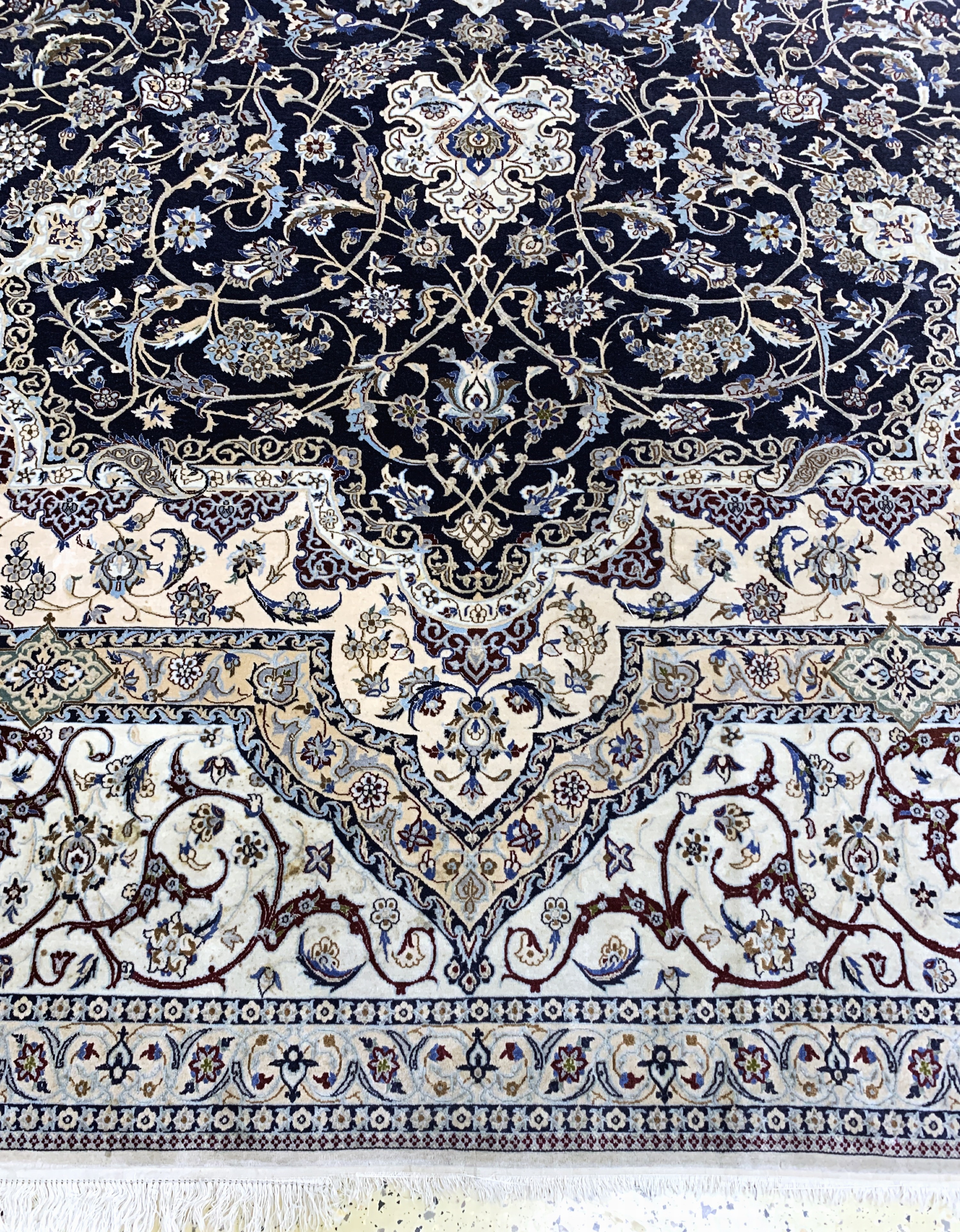 Detail b: Nain fein(6 La), Persien, Mitte 20.Jhd, Korkwolle mit Seide, ca. 473 x 336 cm, ca. 1,0Mio. Kn/qm, EHZ: 2(verschmutzt)