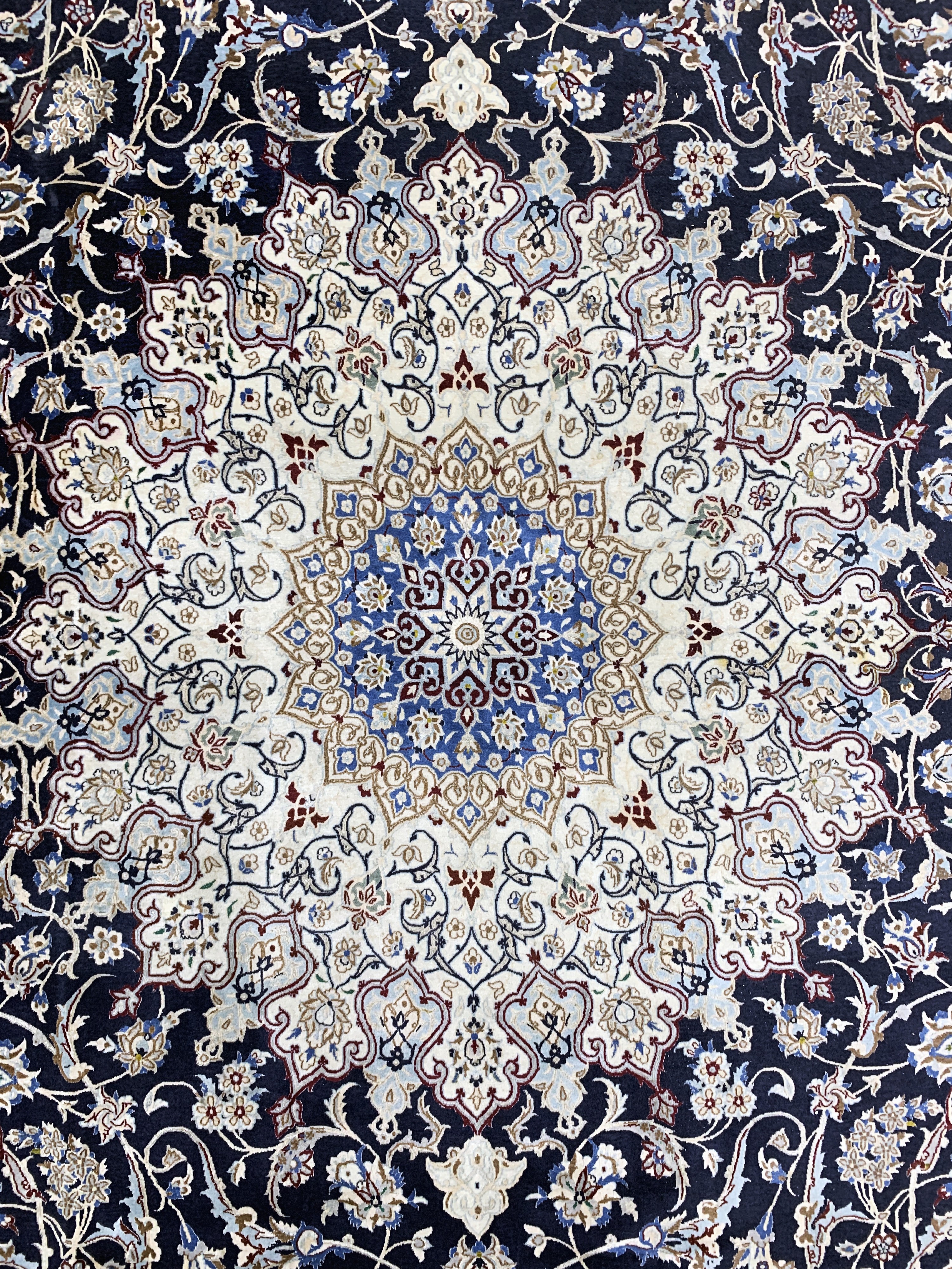 Detail d: Nain fein(6 La), Persien, Mitte 20.Jhd, Korkwolle mit Seide, ca. 473 x 336 cm, ca. 1,0Mio. Kn/qm, EHZ: 2(verschmutzt)