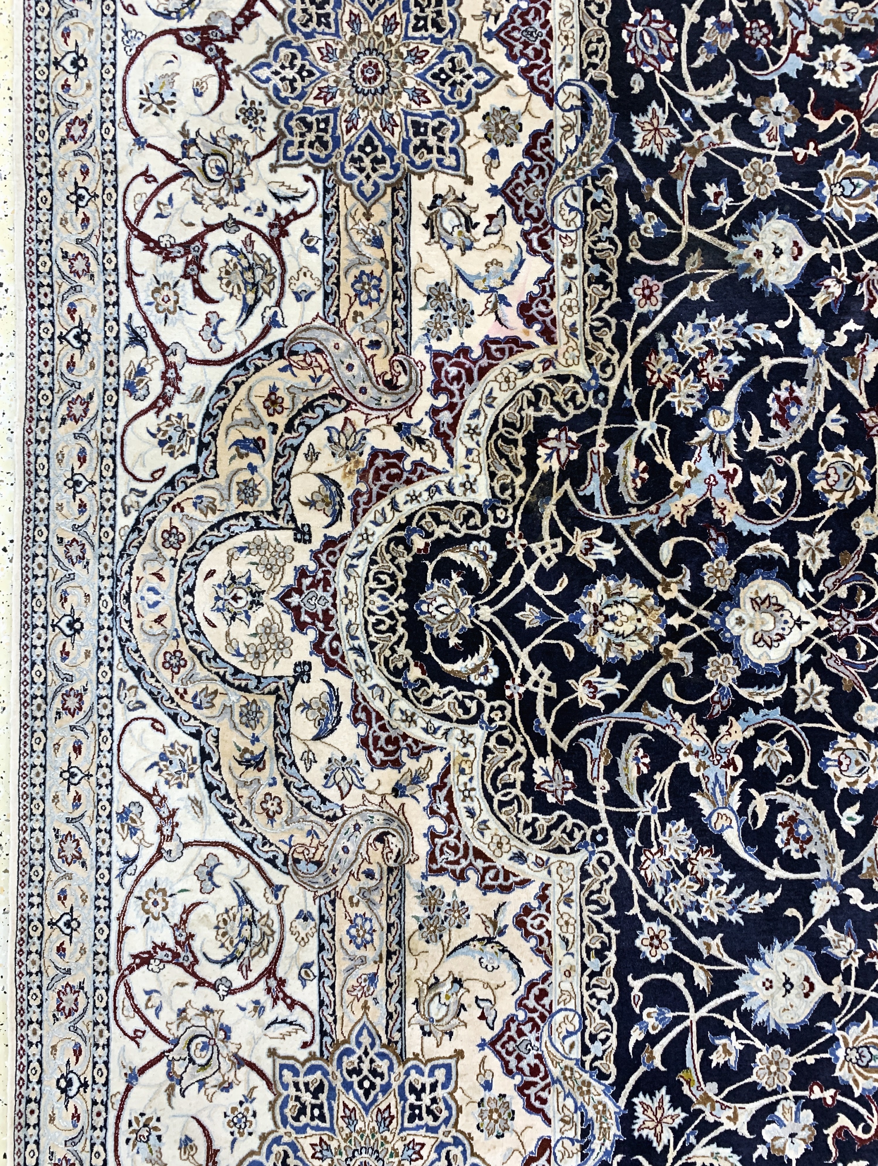 Detail e: Nain fein(6 La), Persien, Mitte 20.Jhd, Korkwolle mit Seide, ca. 473 x 336 cm, ca. 1,0Mio. Kn/qm, EHZ: 2(verschmutzt)