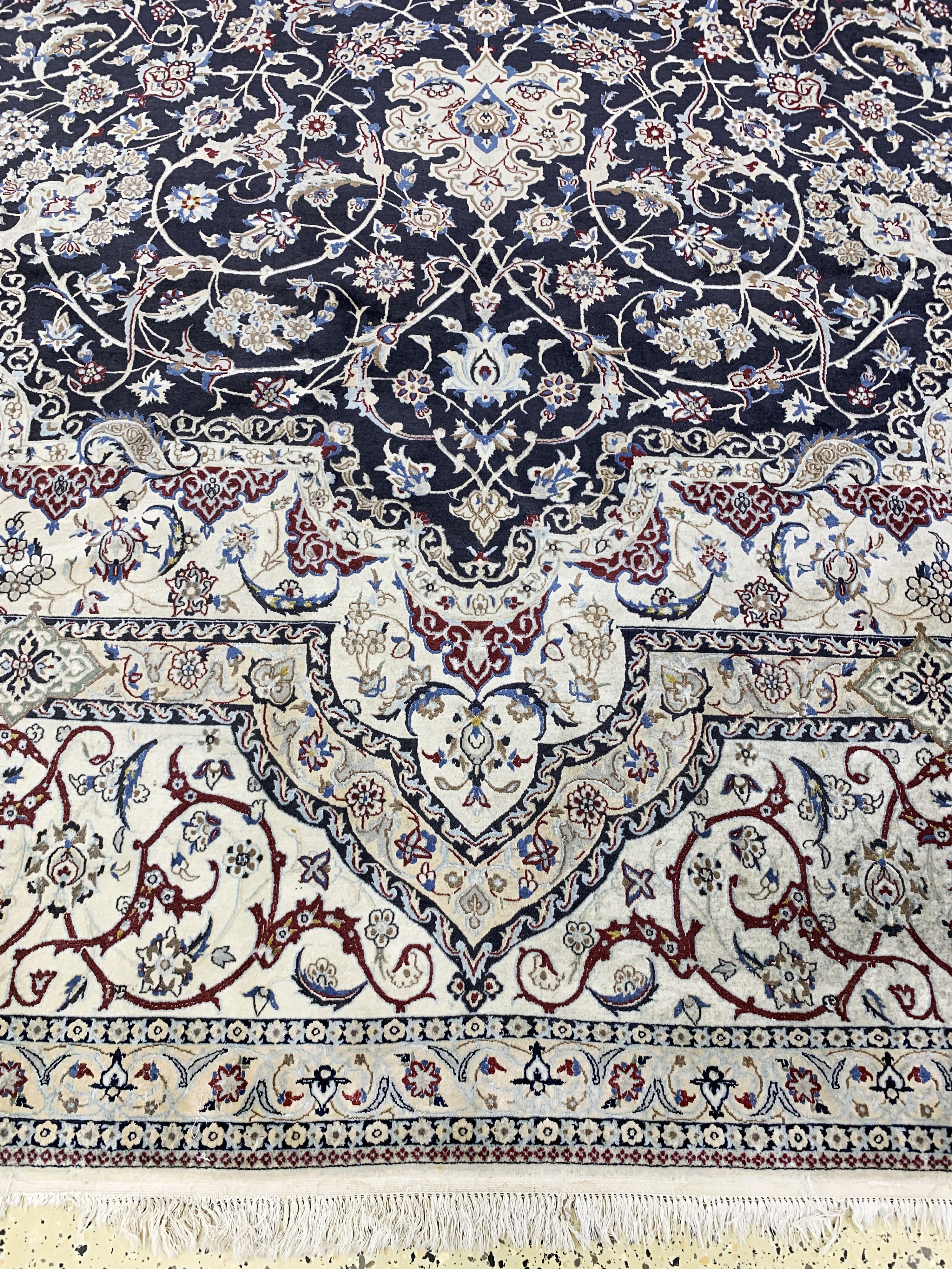 Detail h: Nain fein(6 La), Persien, Mitte 20.Jhd, Korkwolle mit Seide, ca. 473 x 336 cm, ca. 1,0Mio. Kn/qm, EHZ: 2(verschmutzt)