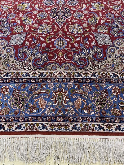 27022874b - Esfahan fein signiert, Persien, Ende 20.Jhd, Korkwolle mit und auf Seide, ca. 320 x208 ...