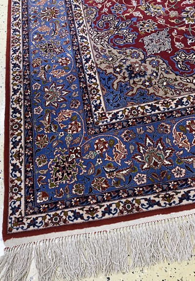 27022874c - Esfahan fein signiert, Persien, Ende 20.Jhd, Korkwolle mit und auf Seide, ca. 320 x208 ...