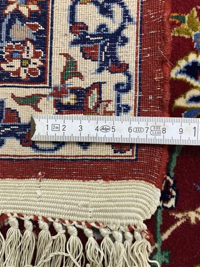 27022874l - Esfahan fein signiert, Persien, Ende 20.Jhd, Korkwolle mit und auf Seide, ca. 320 x208 ...