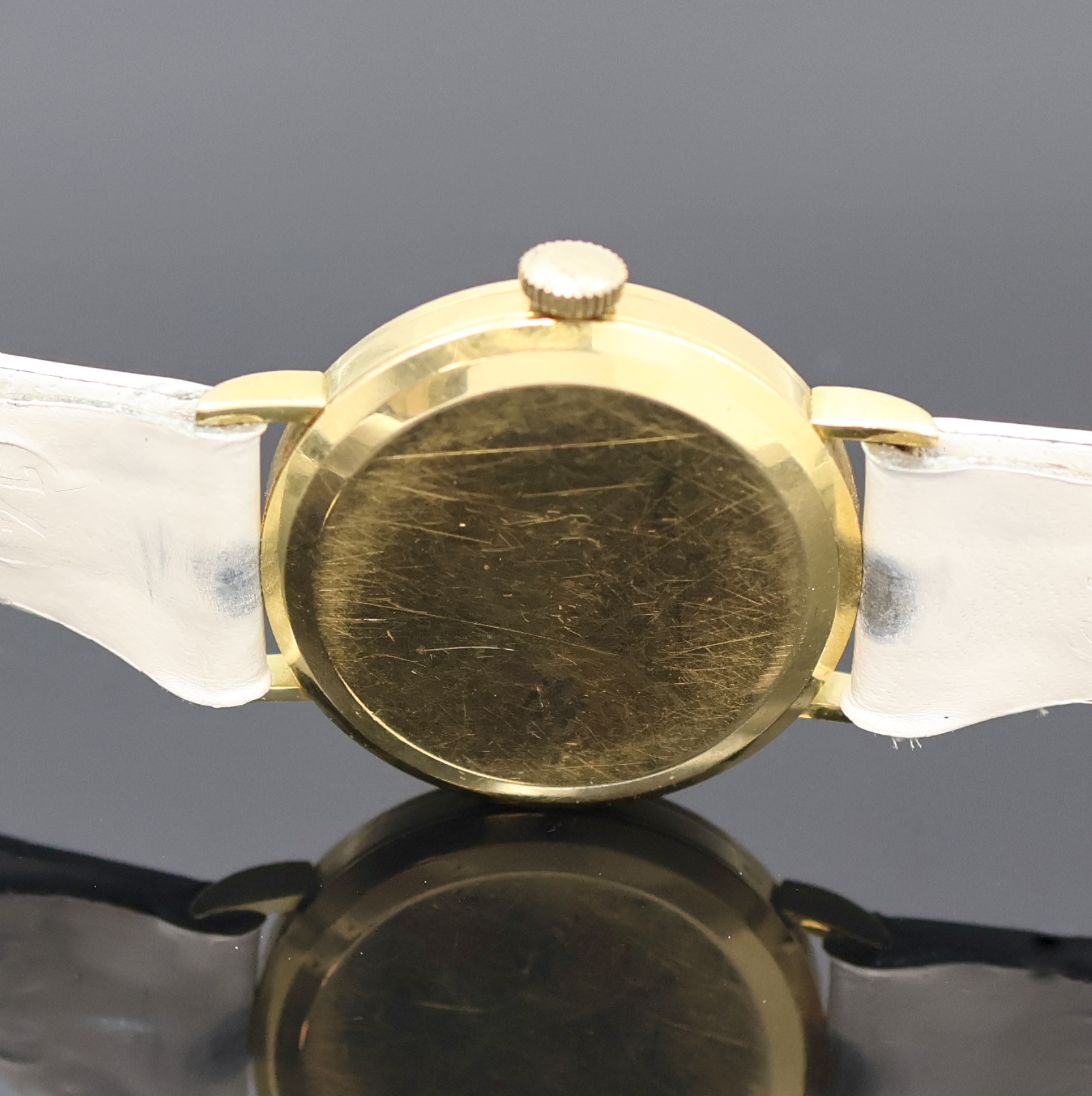 Detail c: IWC Damenarmbanduhr in GG 750/000, Schweiz um 1958, Handaufzug, 3-tlg. Geh., Boden u. Glasrand aufgedr., silb. Zifferbl., aufges. gold. Indizes, ...