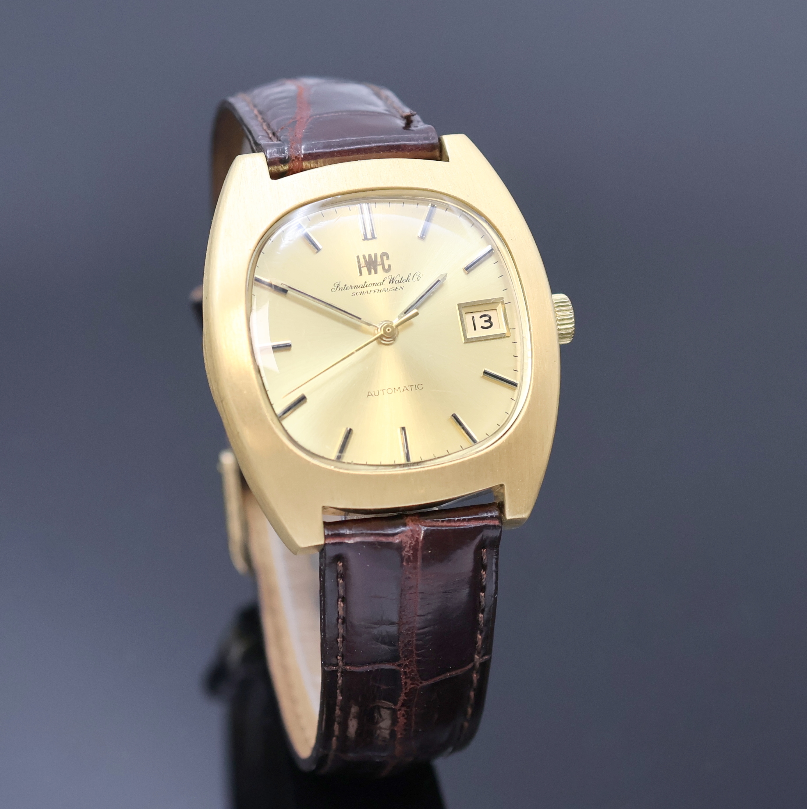 Detail b: IWC schwere Herrenarmbanduhr in GG 750/000, Schweiz um 1970, Automatik, 2-tlg. Geh., Boden verschr., orig. Krone, gold. Zifferbl., gold.Indizes u. ...