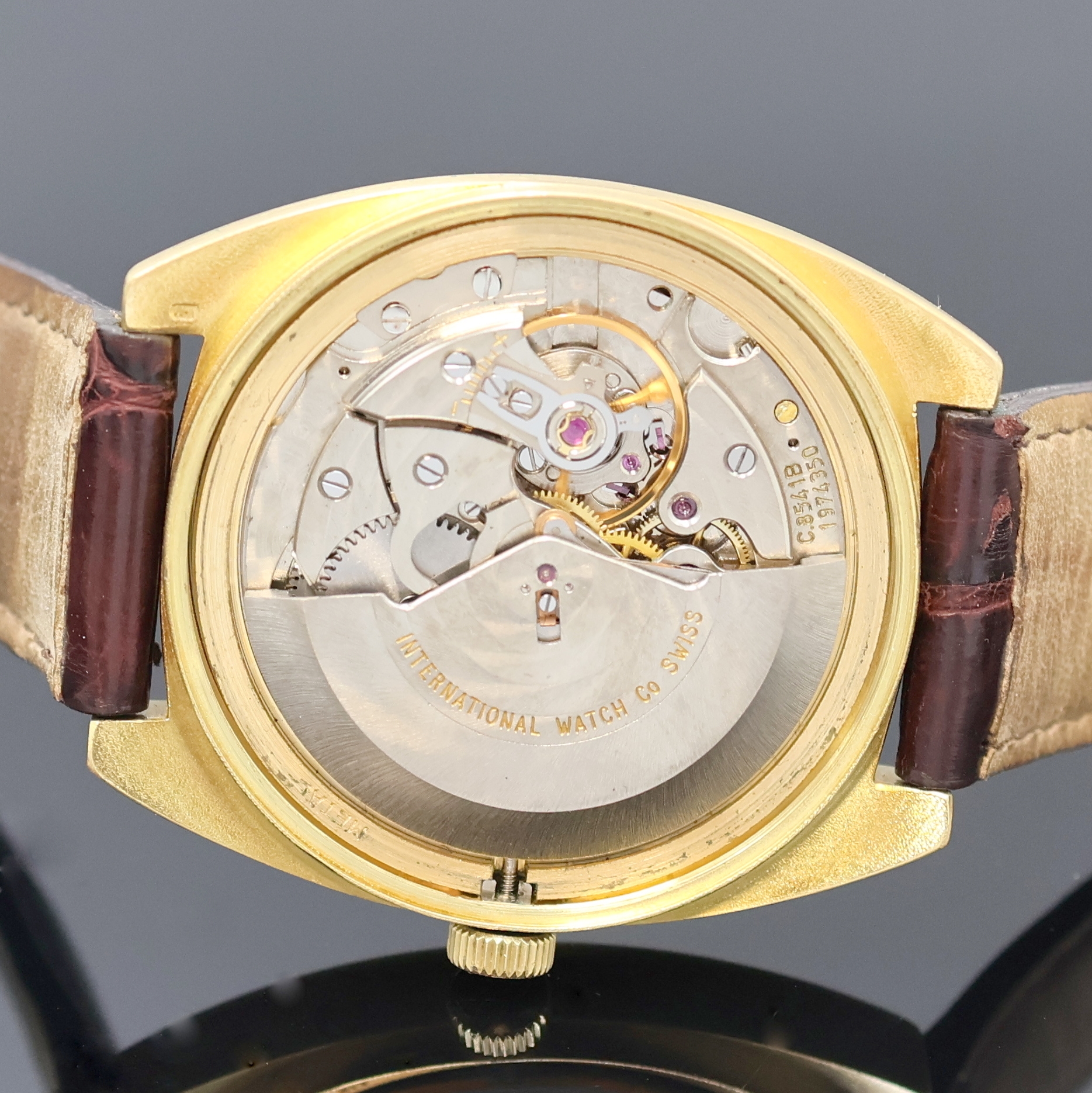Detail f: IWC schwere Herrenarmbanduhr in GG 750/000, Schweiz um 1970, Automatik, 2-tlg. Geh., Boden verschr., orig. Krone, gold. Zifferbl., gold.Indizes u. ...