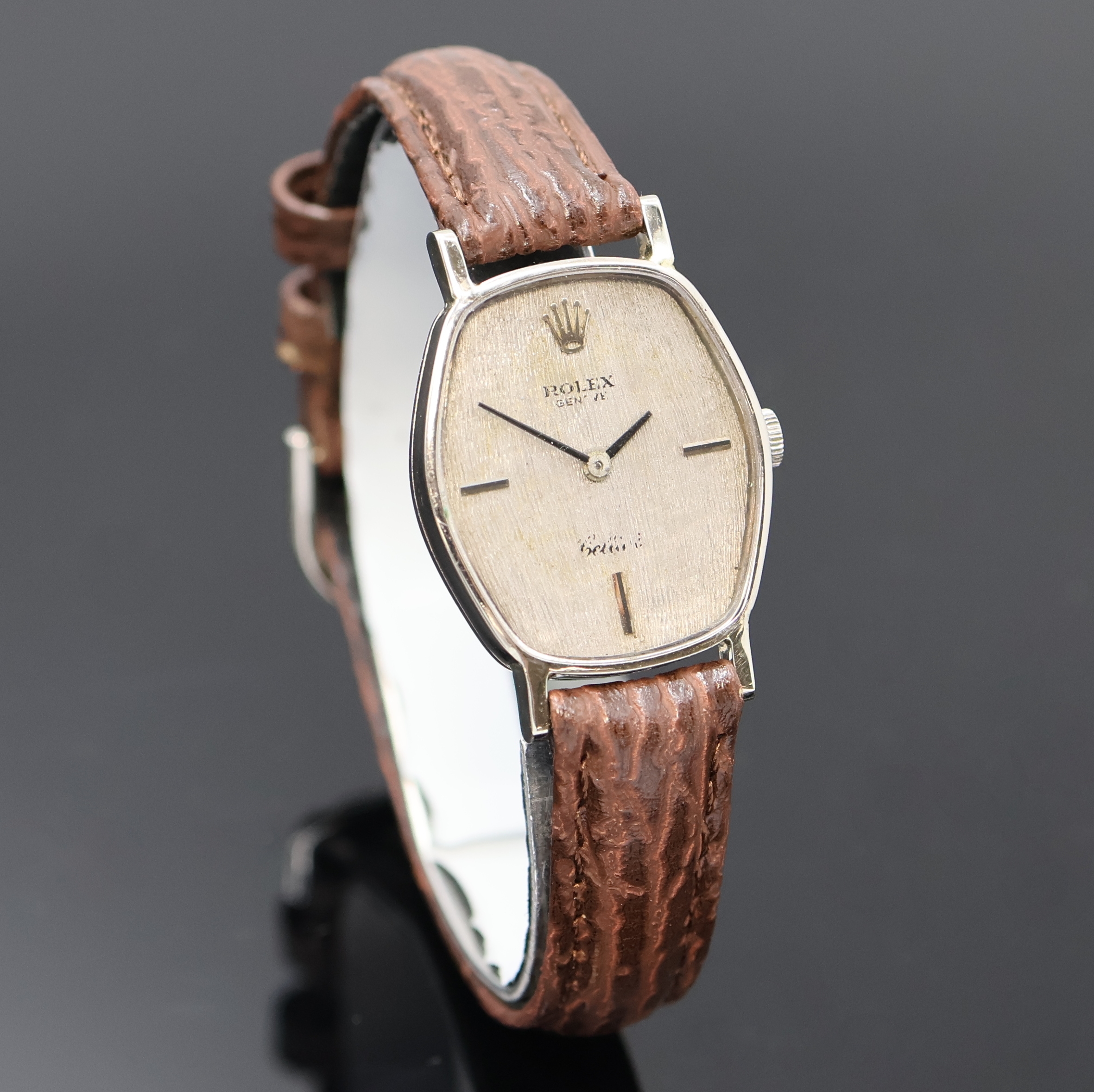 Detail b: ROLEX Cellini Damenarmbanduhr in WG 750/000 Referenz 3887, Schweiz um 1970, Handaufzug, 2-tlg. Geh., Boden aufgedr., orig. Krone, silb. ...