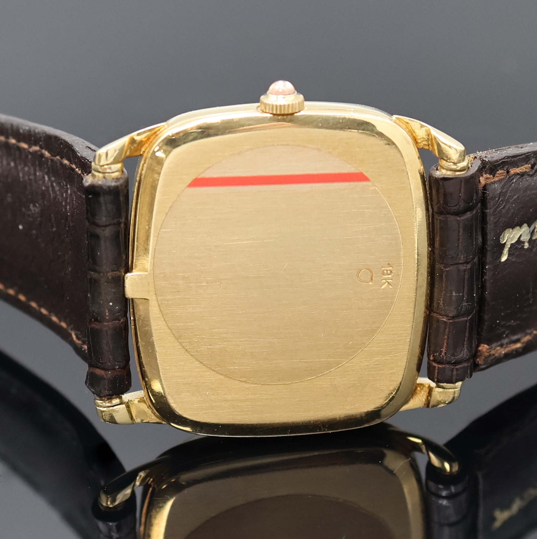 Detail d: CORUM Armbanduhr in GG 750/000, Schweiz um 1970, Handaufzug, 2-tlg. Geh., Boden aufgedr., orig. Krone m. Schmuckstein, braunes Zifferbl. am Rand ...