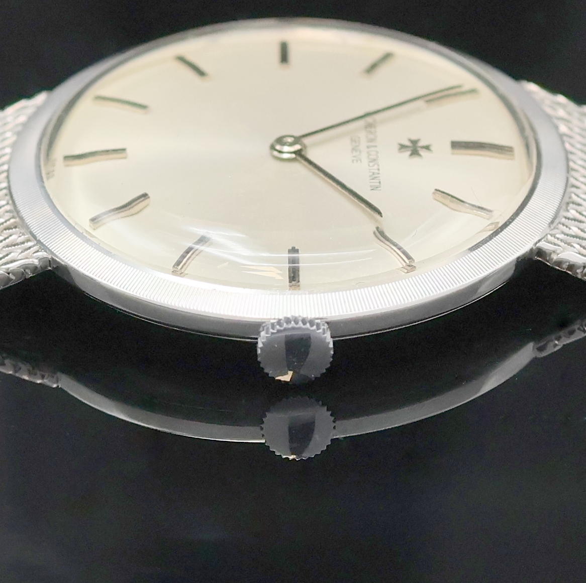 Detail e: VACHERON & CONSTANTIN Herrenarmbanduhr in WG 750/000 Referenz 7296 am original Goldband, Schweiz um 1965, Handaufzug, 2-tlg. Geh., Boden aufgedr., ...
