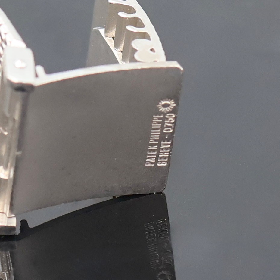 Detail d: PATEK PHILIPPE seltene und schwere Armbanduhr in WG 750/000 Referenz 3553 1, Schweiz um 1970, Handaufzug, 2-tlg. Geh., Boden aufgedr., orig. ...