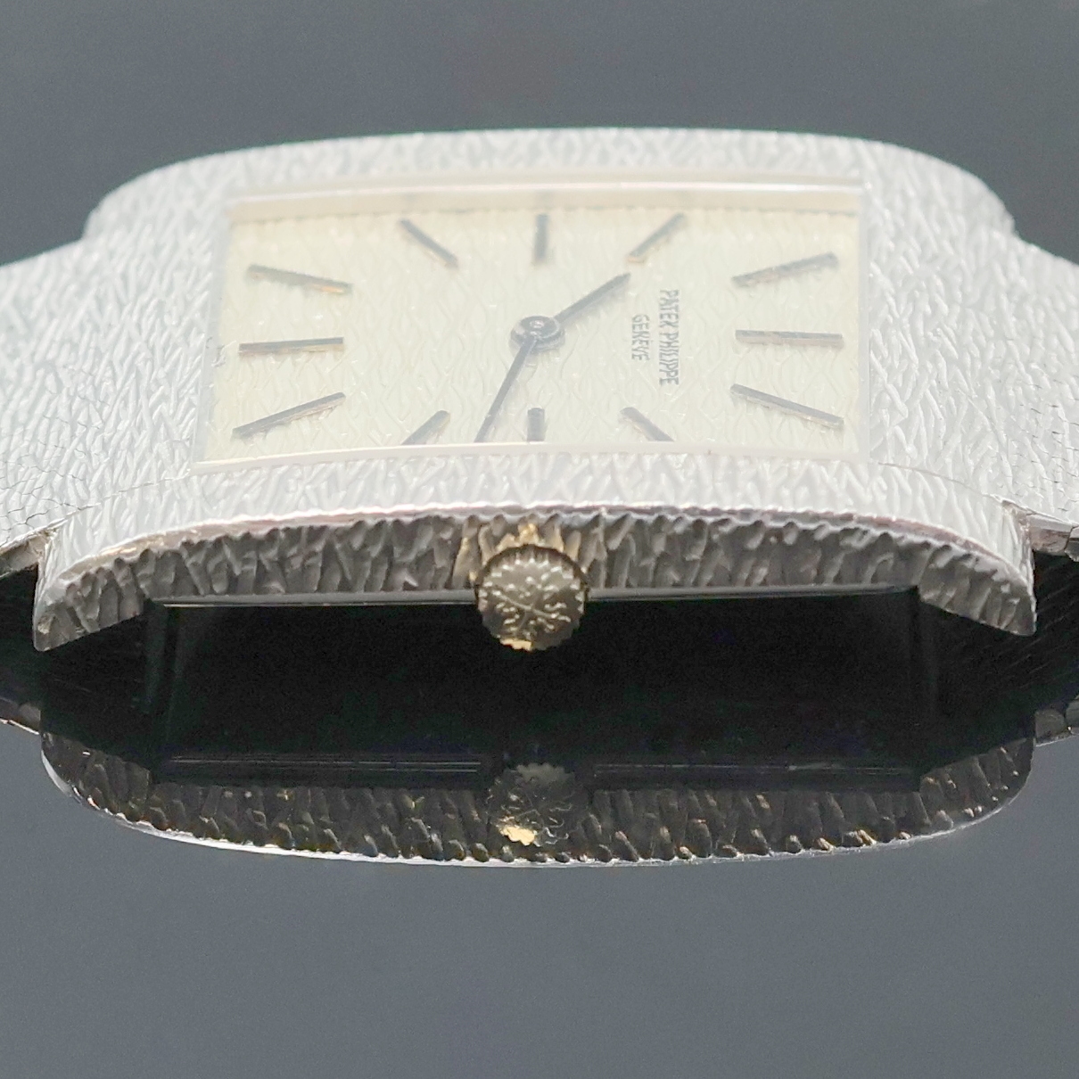 Detail e: PATEK PHILIPPE seltene und schwere Armbanduhr in WG 750/000 Referenz 3553 1, Schweiz um 1970, Handaufzug, 2-tlg. Geh., Boden aufgedr., orig. ...